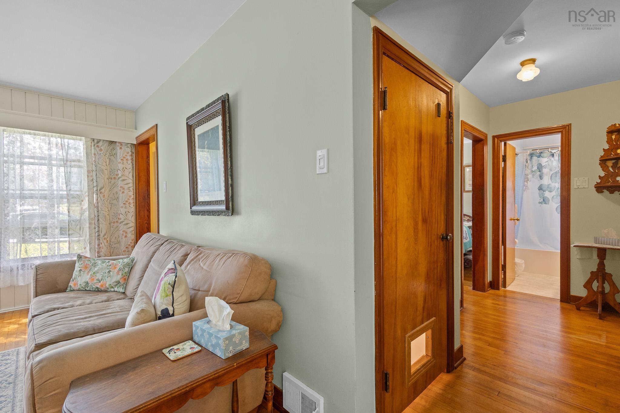 $515,000.00: 10 Parkdale Avenue, Timberlea