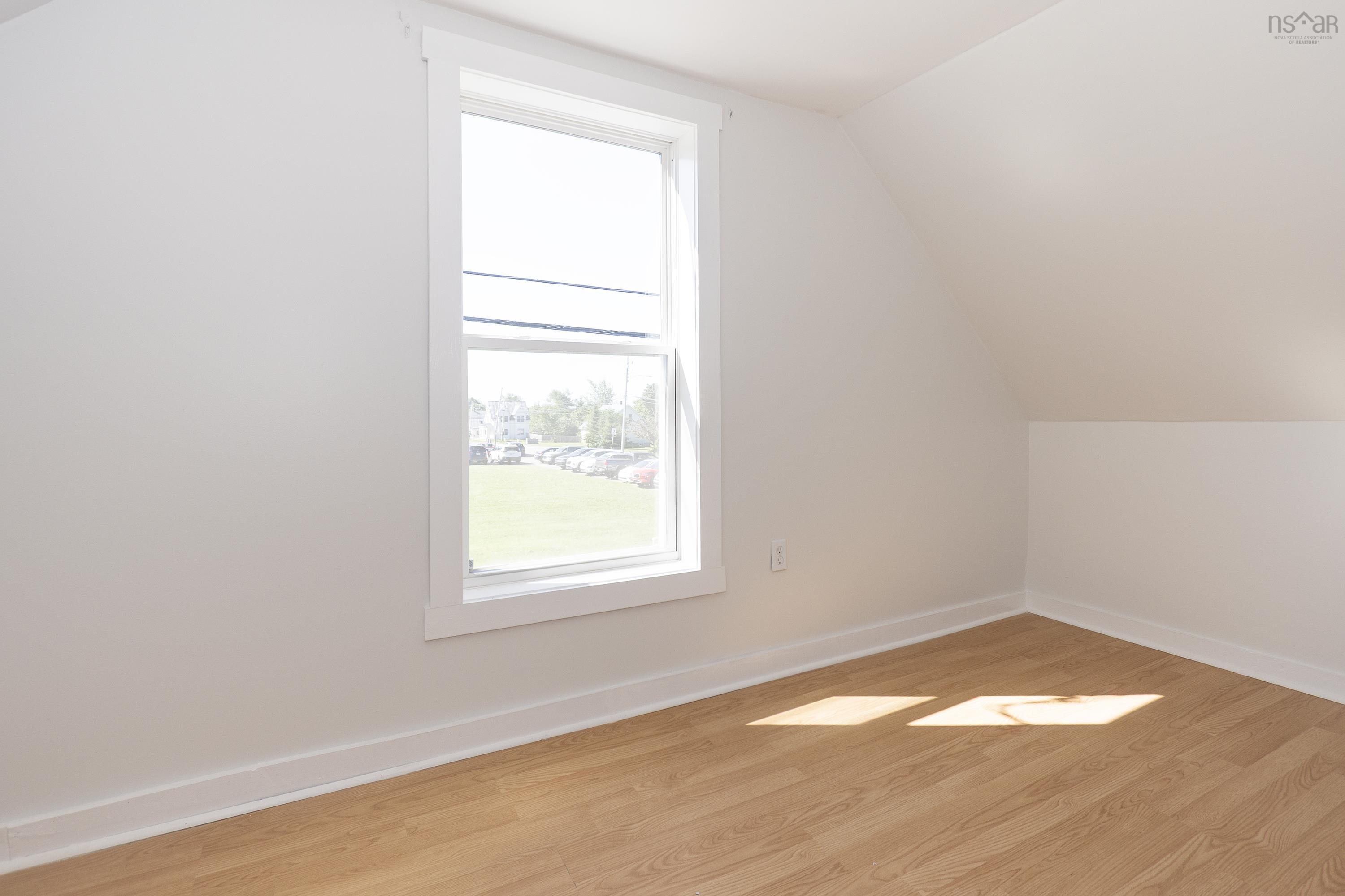 $79,900.00: 12 Clarence Street, Springhill