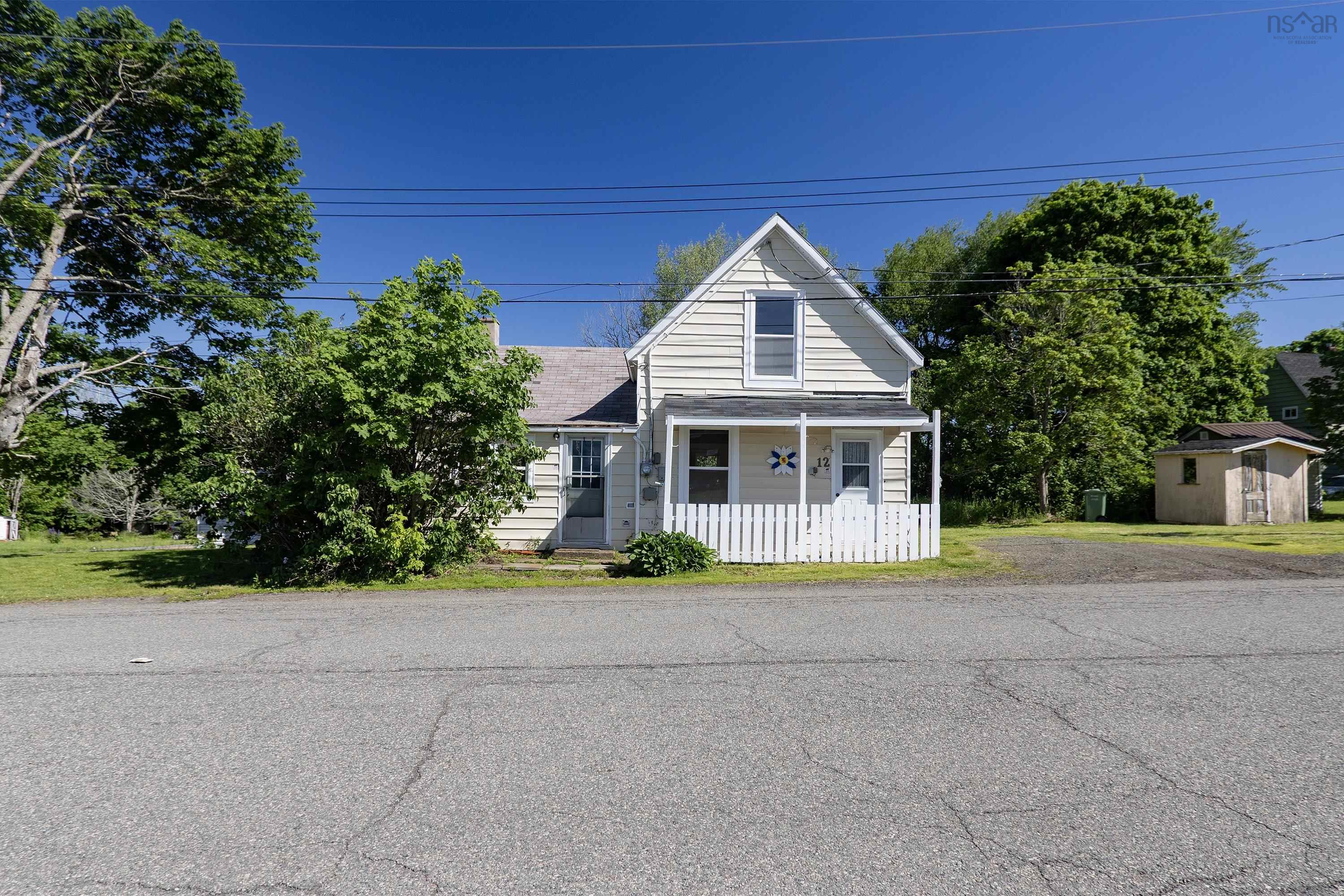 $79,900.00: 12 Clarence Street, Springhill