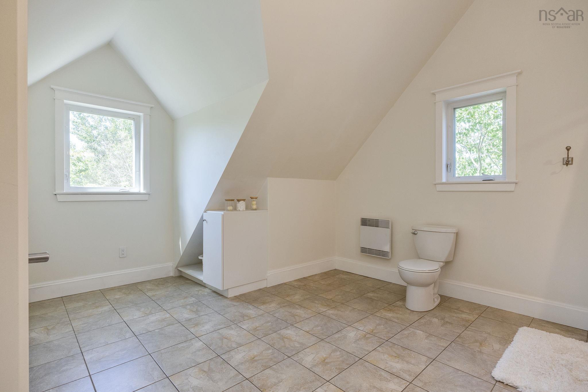 $975,000.00: 3 Queens Court W, Kentville