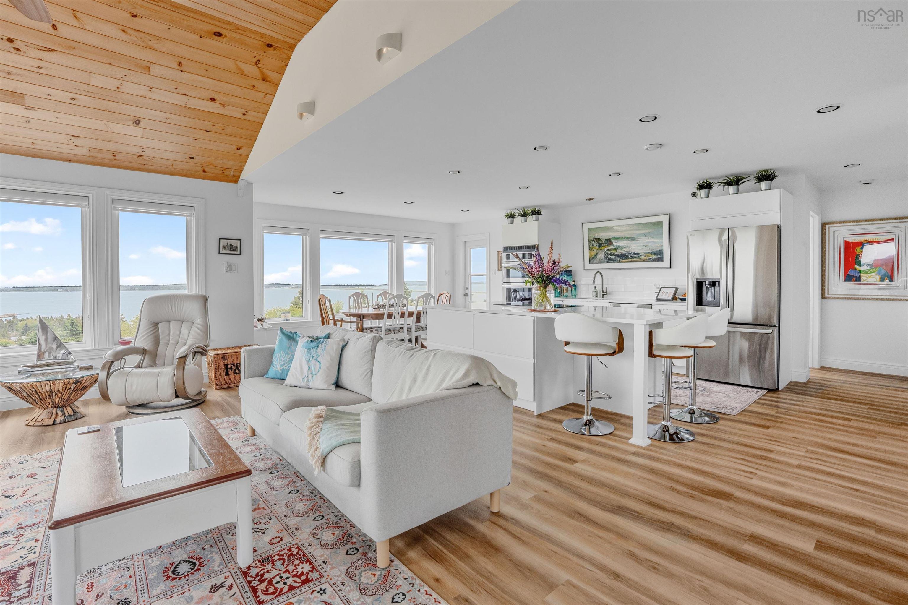 $1,199,000.00: 101 Razilly Lane, Crescent Beach