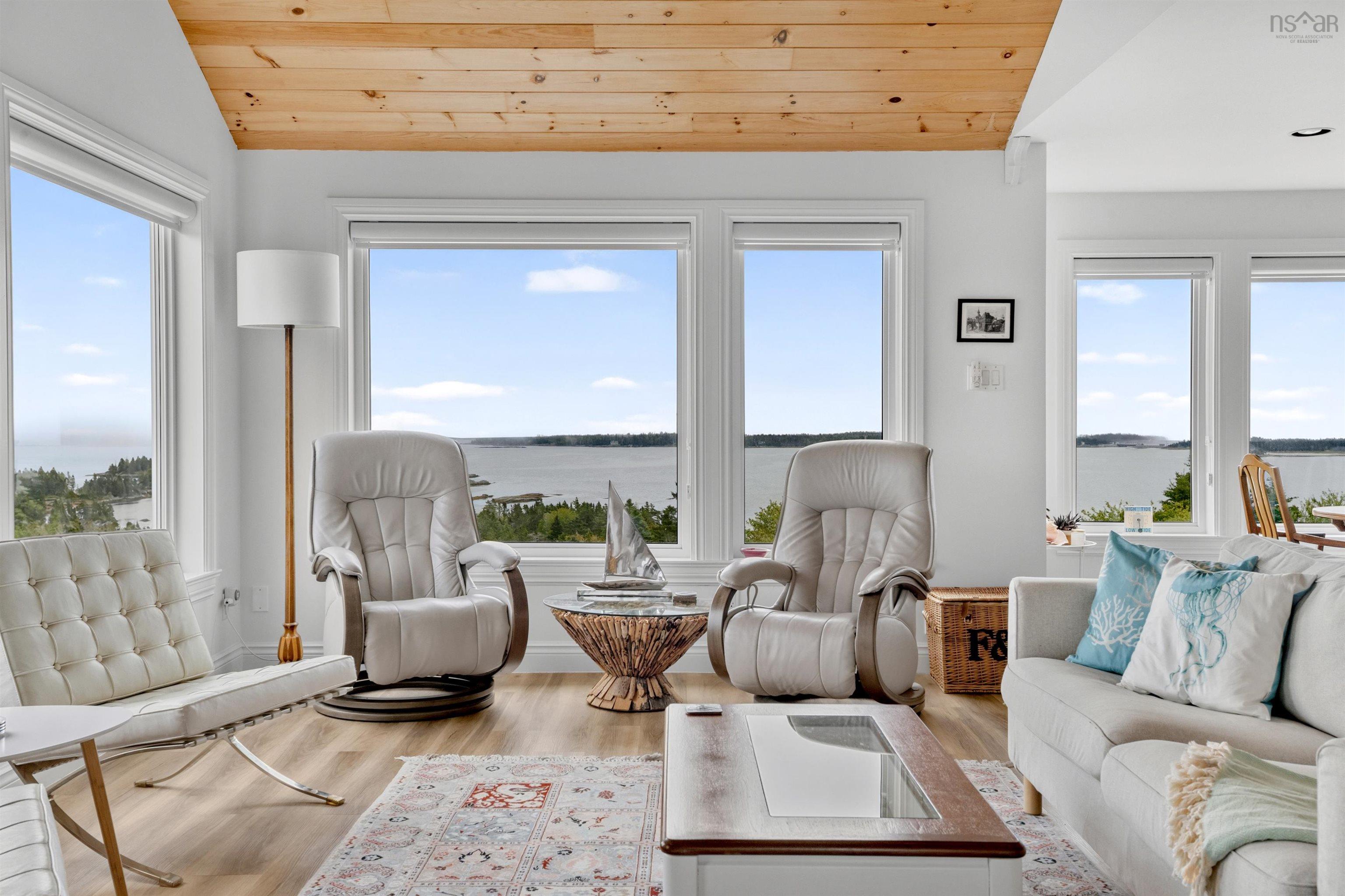 $1,199,000.00: 101 Razilly Lane, Crescent Beach