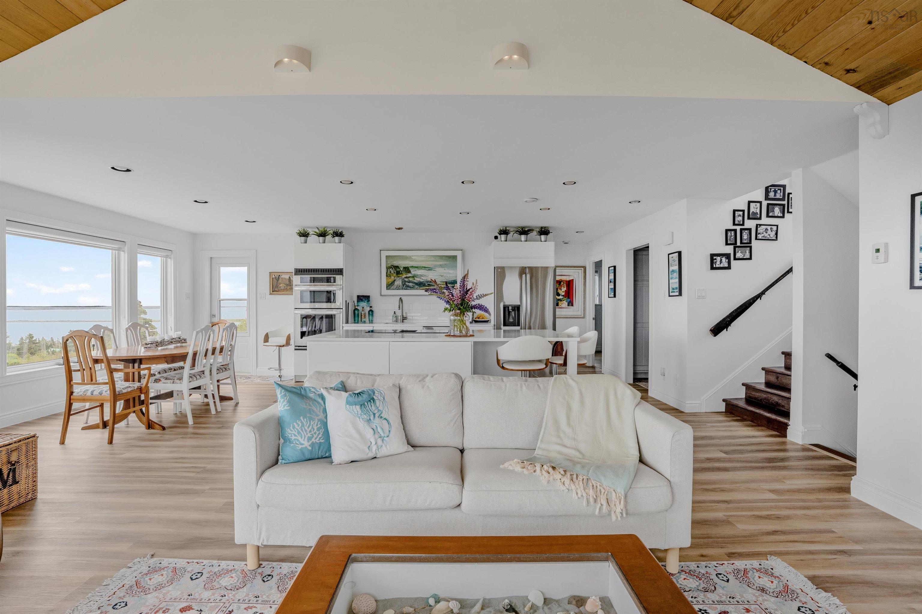 $1,199,000.00: 101 Razilly Lane, Crescent Beach