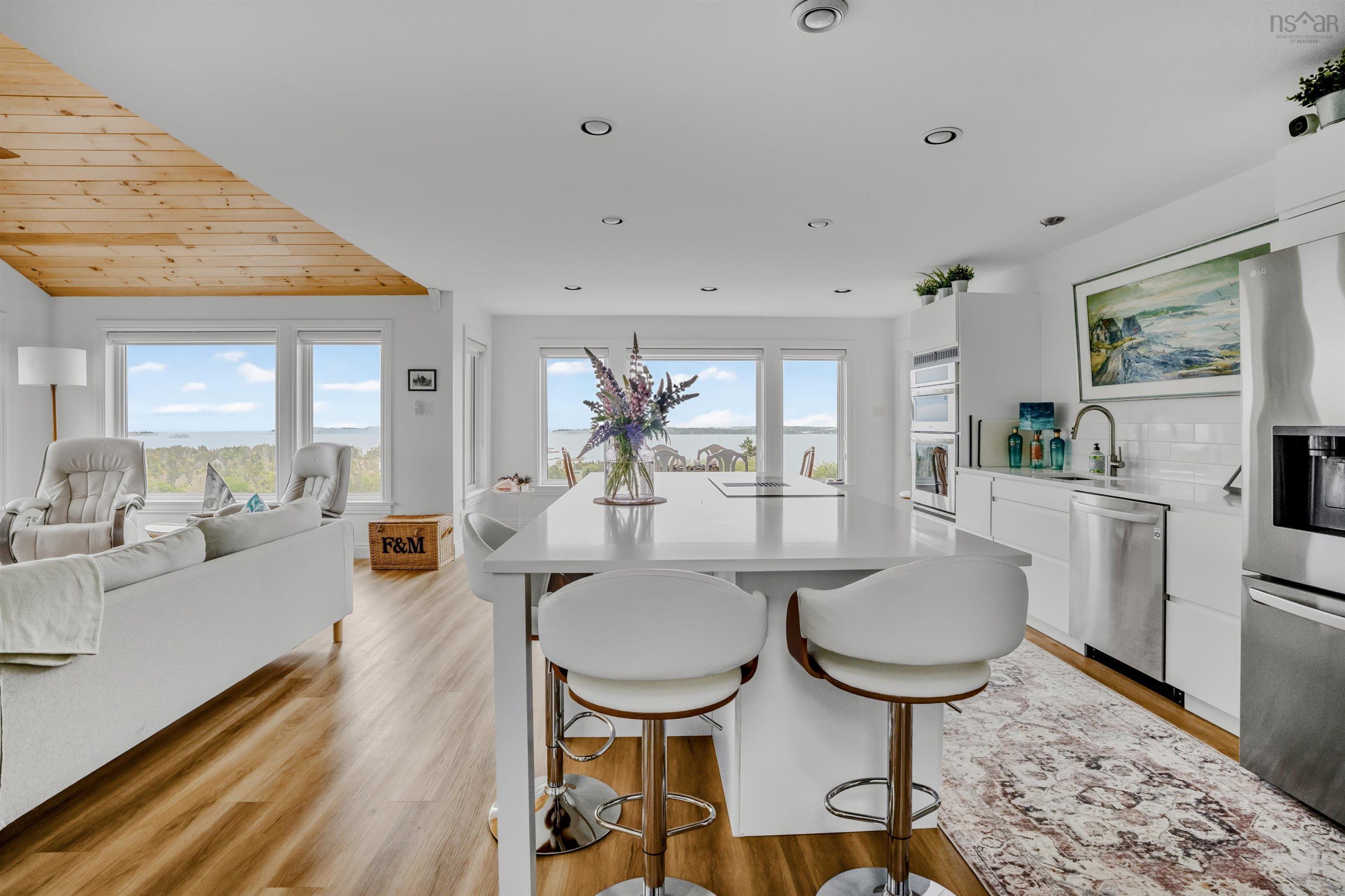 $1,199,000.00: 101 Razilly Lane, Crescent Beach