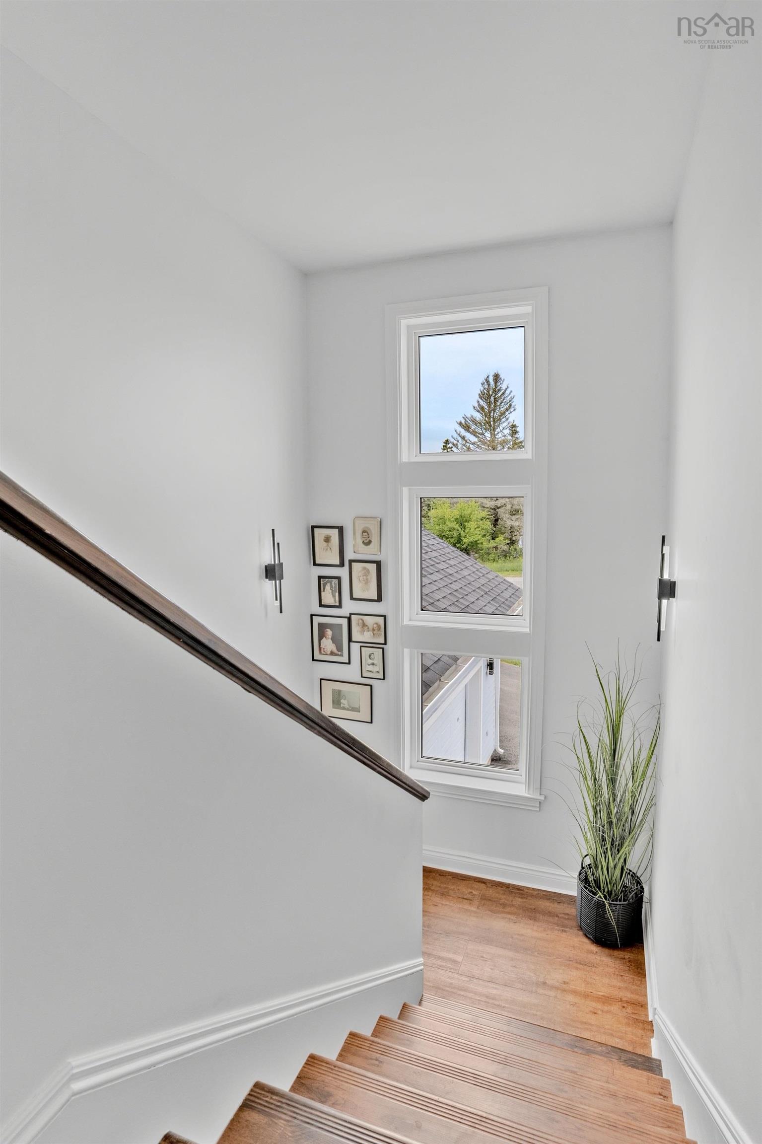 $1,199,000.00: 101 Razilly Lane, Crescent Beach