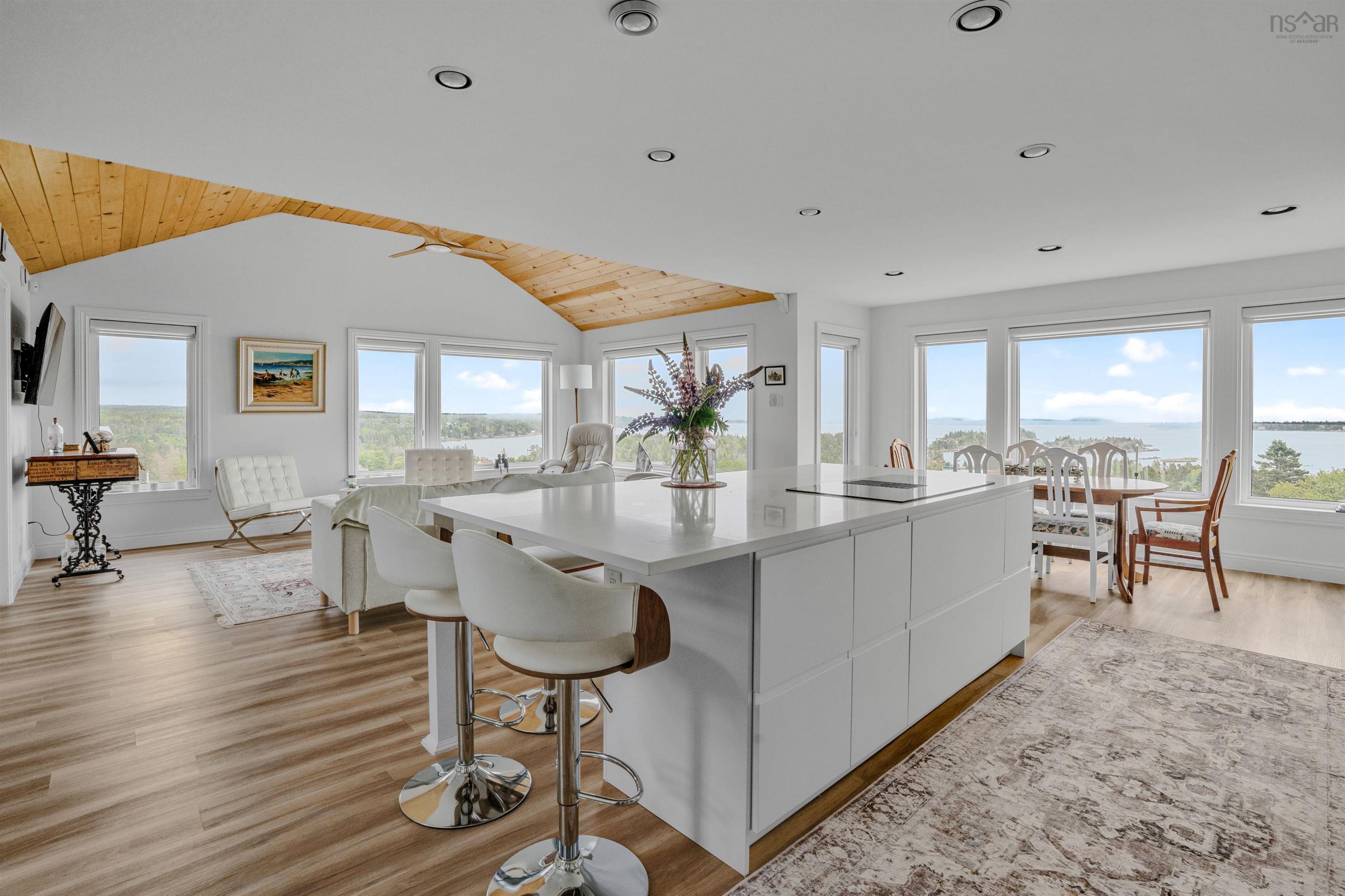 $1,199,000.00: 101 Razilly Lane, Crescent Beach
