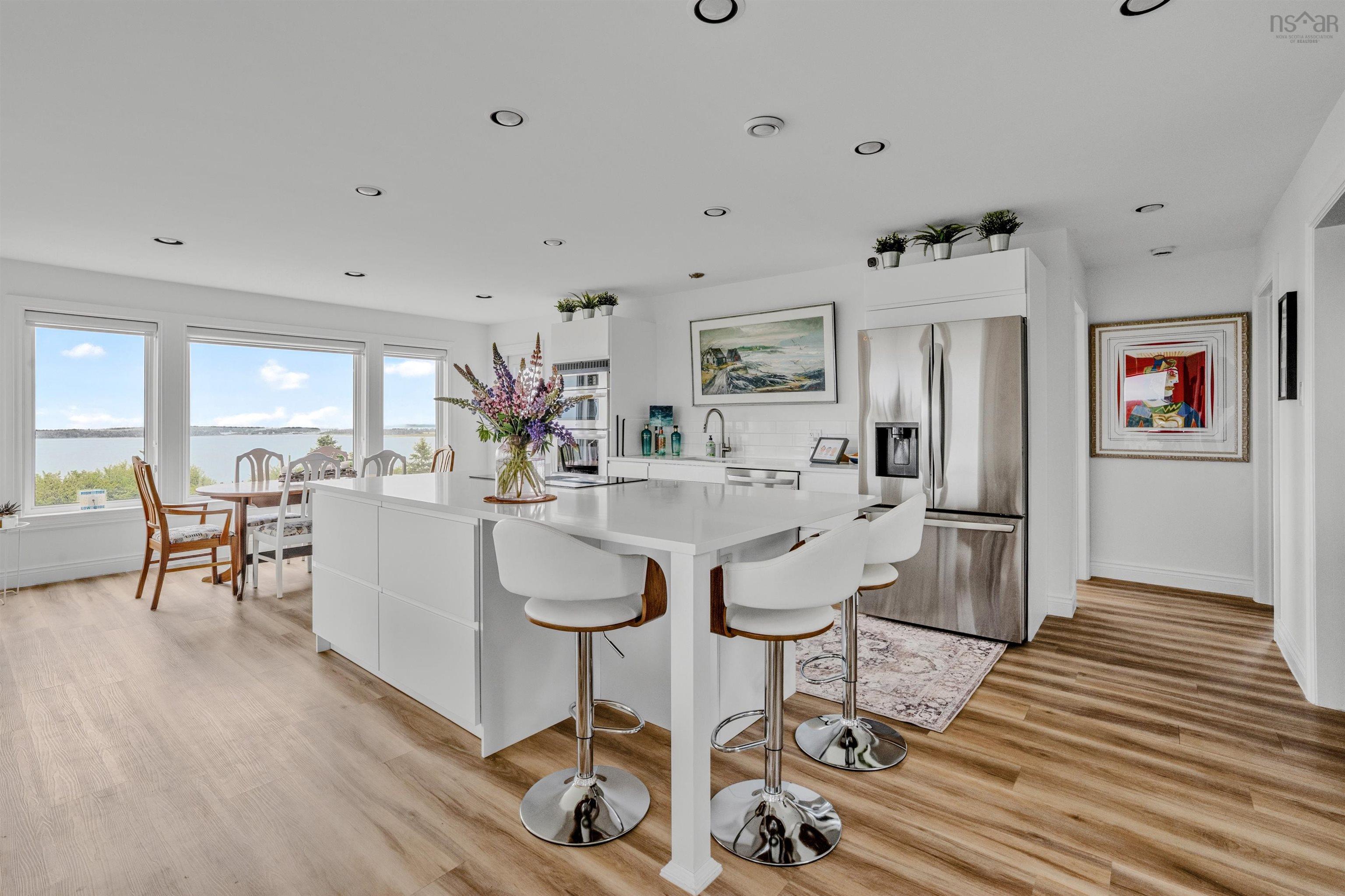 $1,199,000.00: 101 Razilly Lane, Crescent Beach