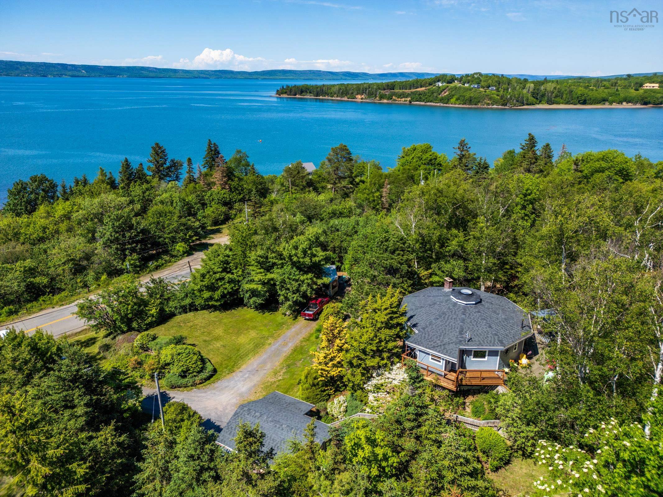 $385,000.00: 894 Highway 1, Smiths Cove