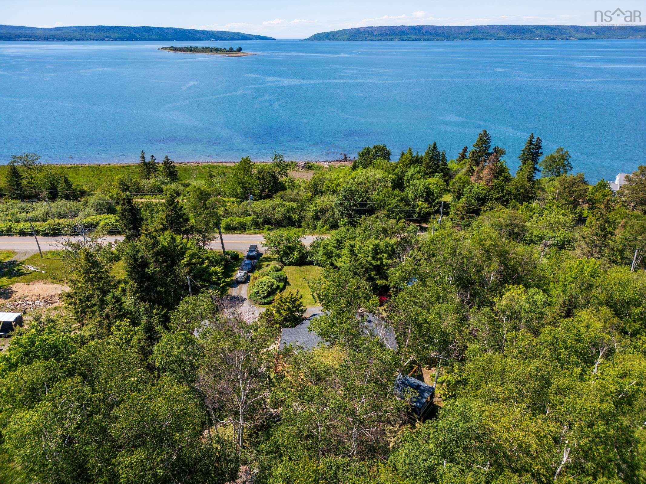 $385,000.00: 894 Highway 1, Smiths Cove
