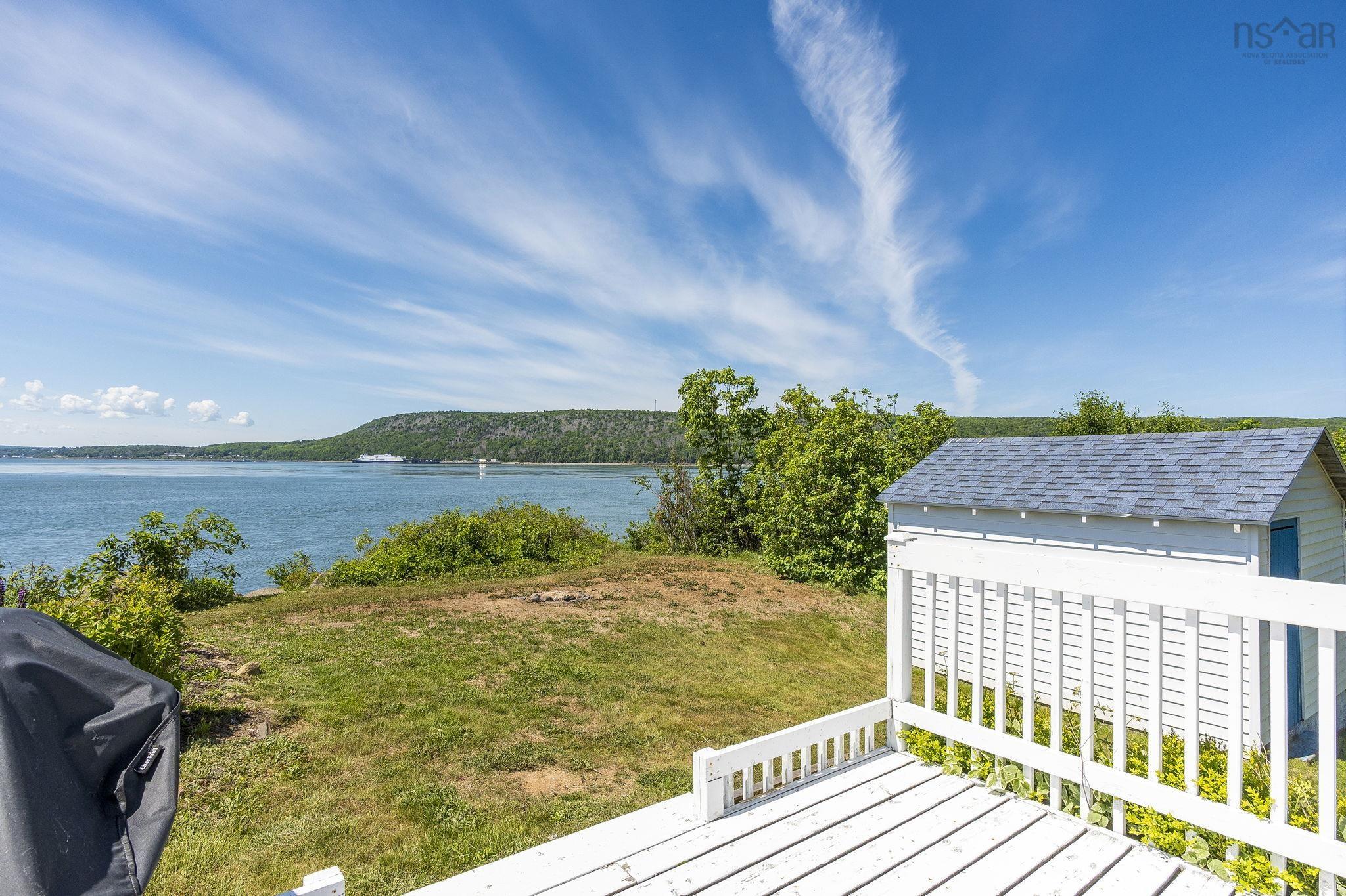 $329,000.00: 958 Granville Road, Victoria Beach