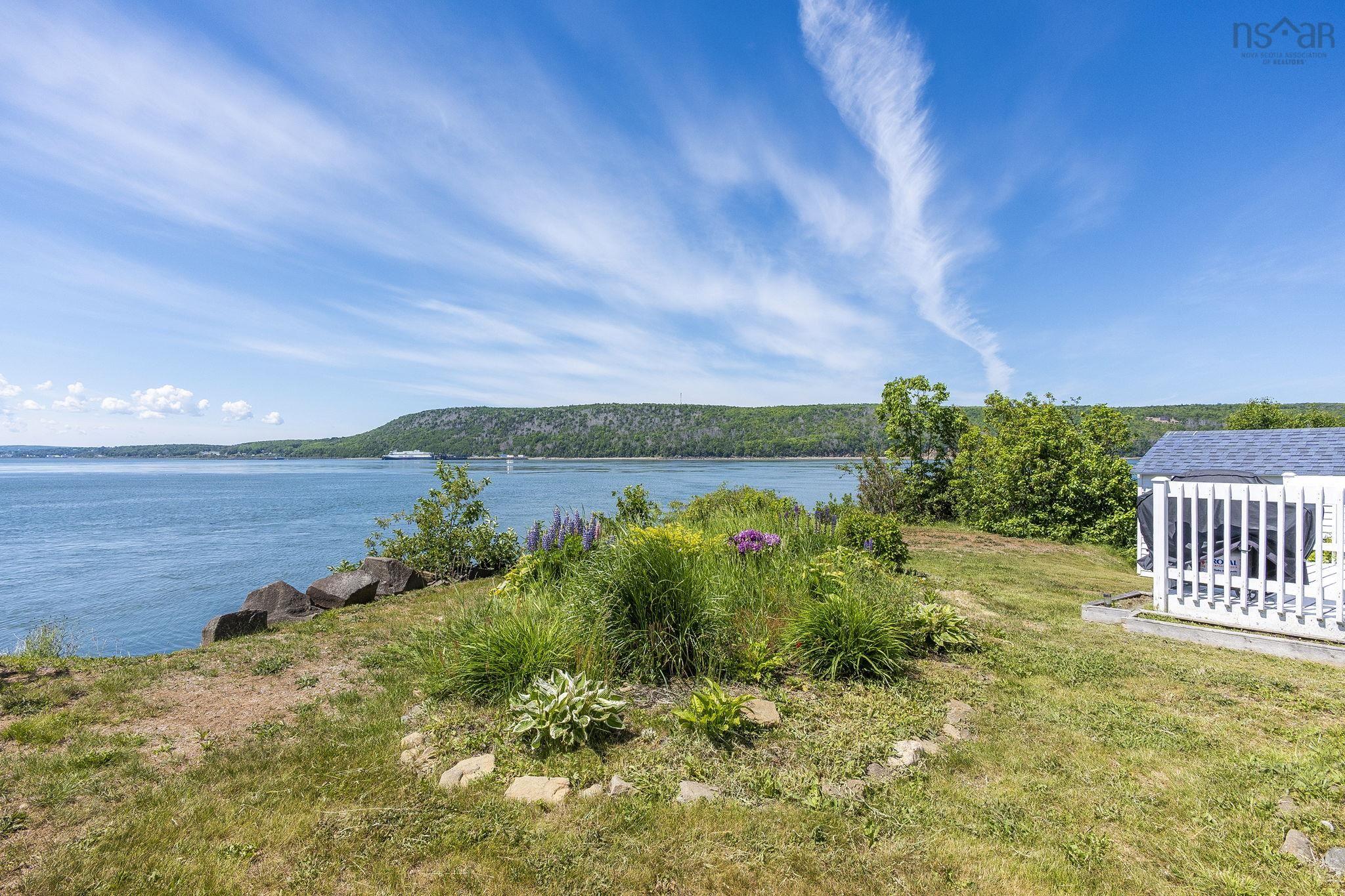 $329,000.00: 958 Granville Road, Victoria Beach