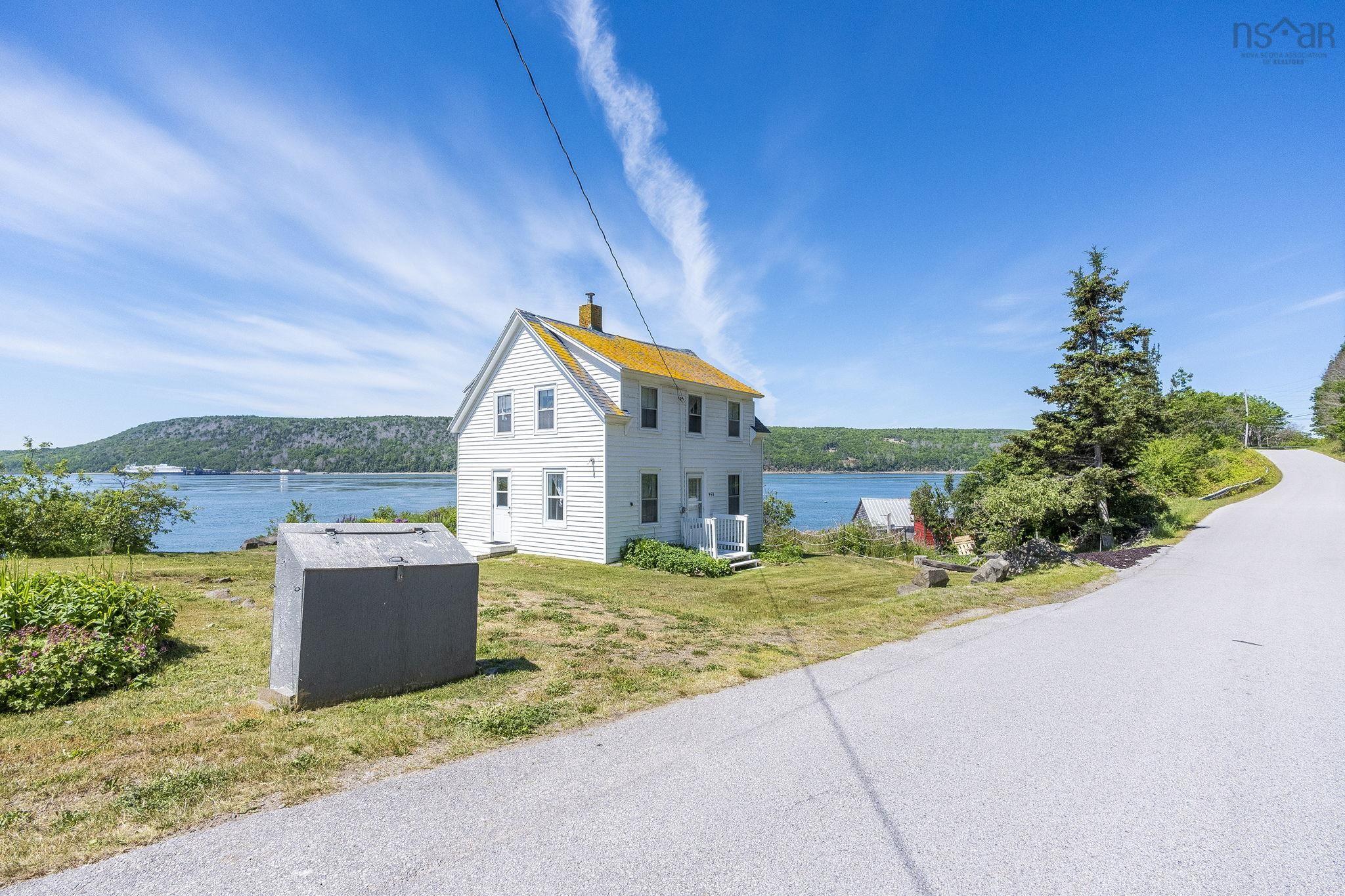$329,000.00: 958 Granville Road, Victoria Beach