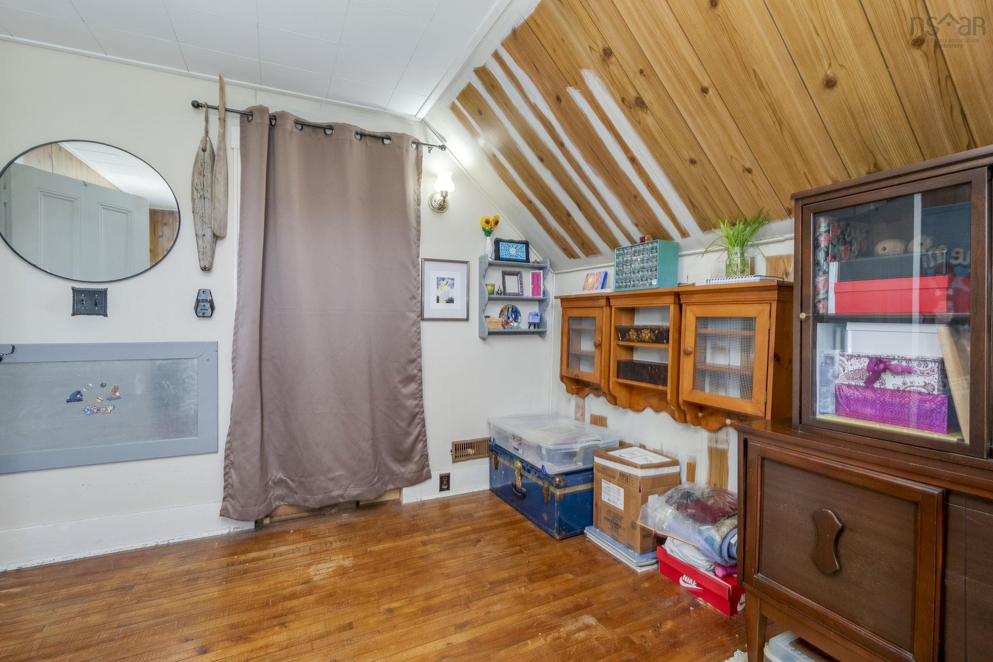 $219,900.00: 535 E River East Side Road, Glencoe