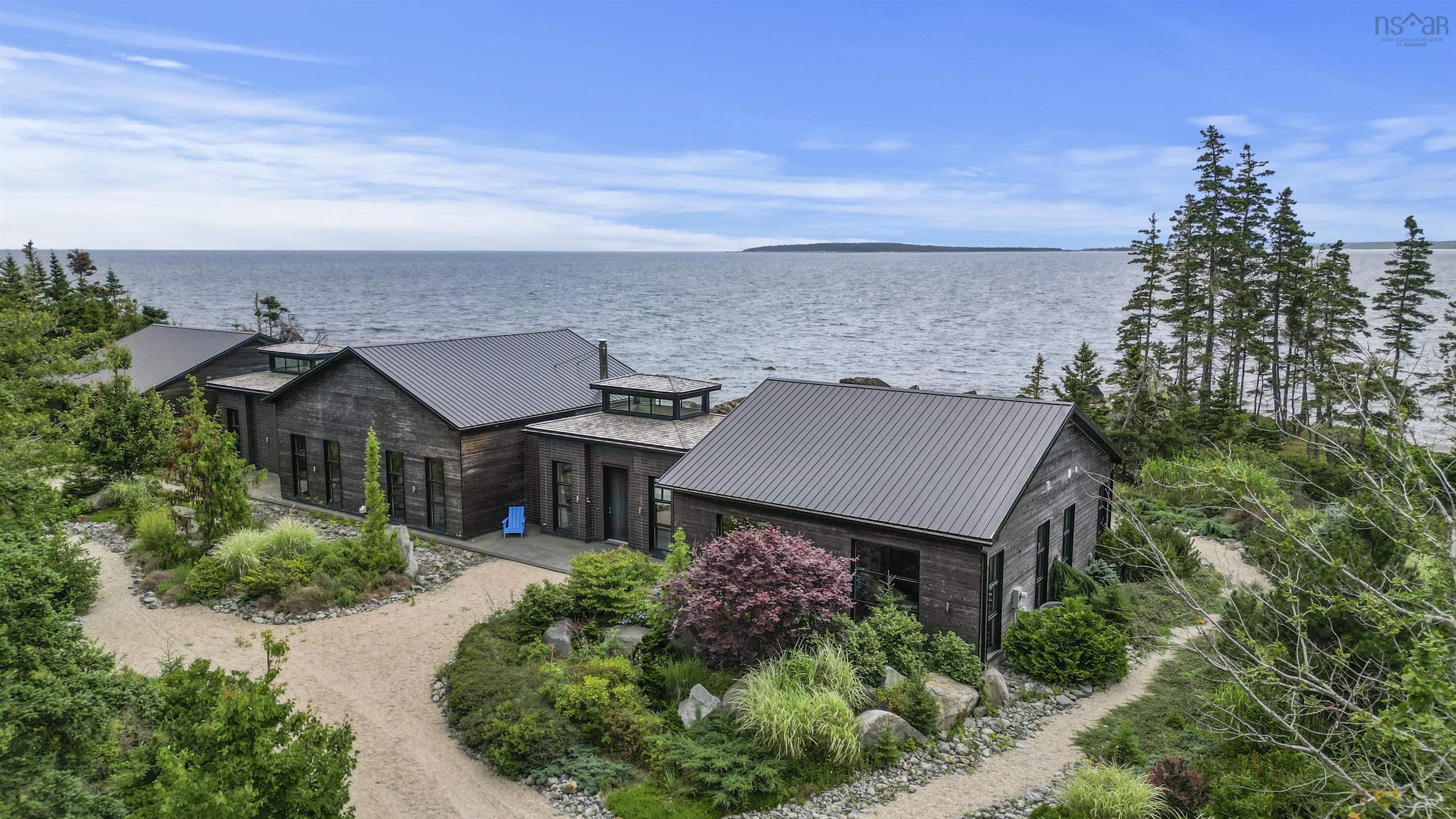$1,990,000.00: 6999 Highway 3, Hunts Point