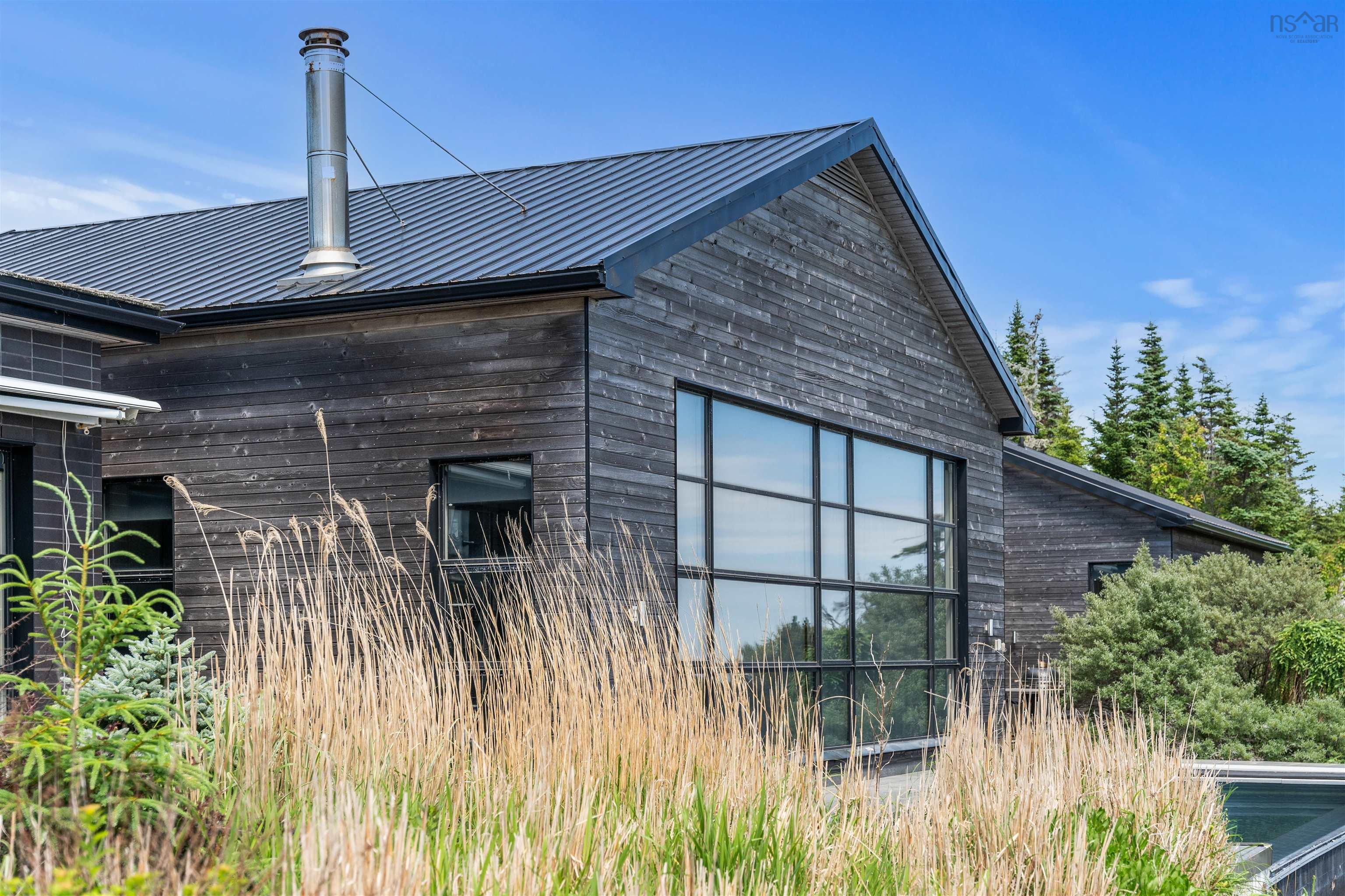 $1,990,000.00: 6999 Highway 3, Hunts Point