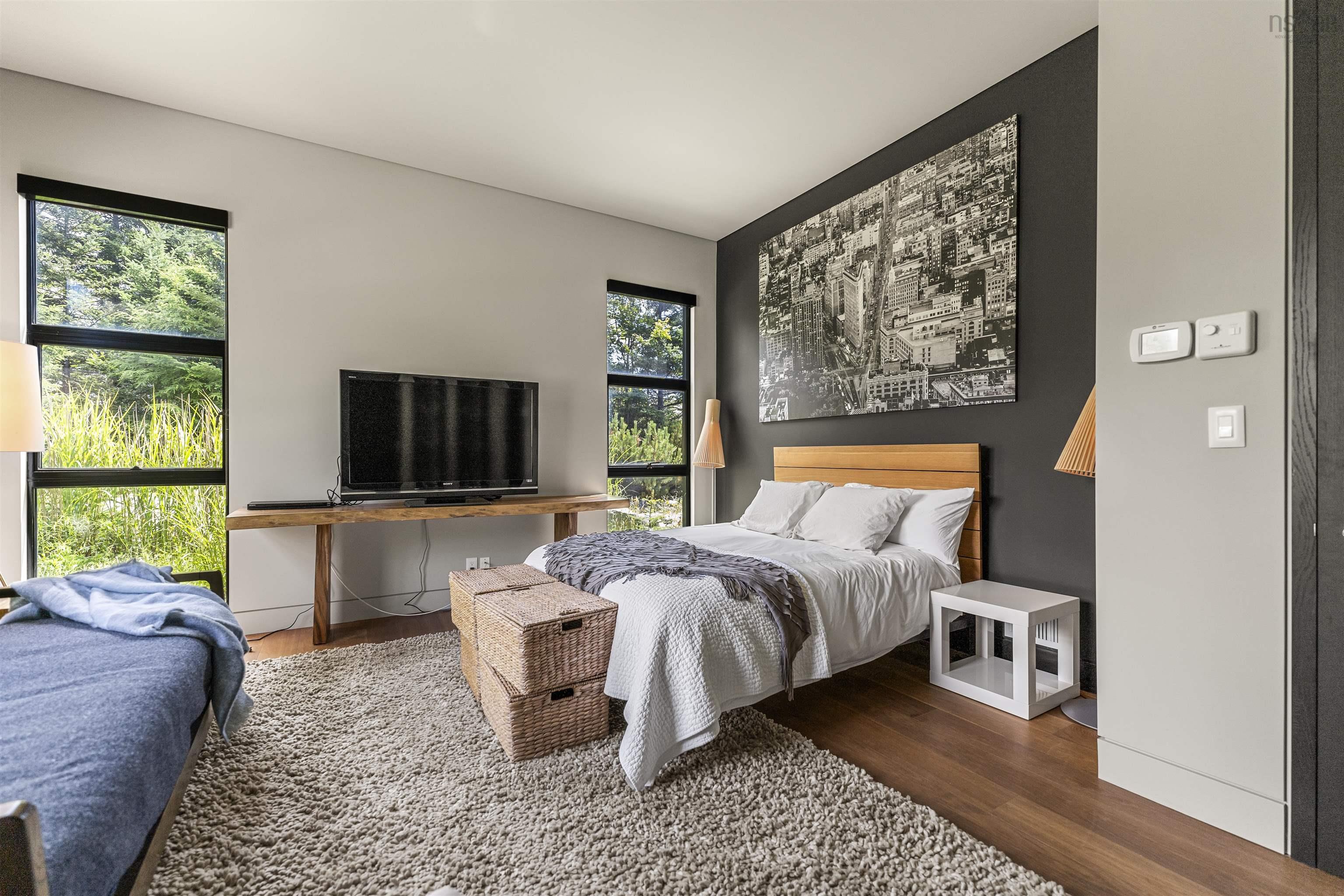 $1,990,000.00: 6999 Highway 3, Hunts Point