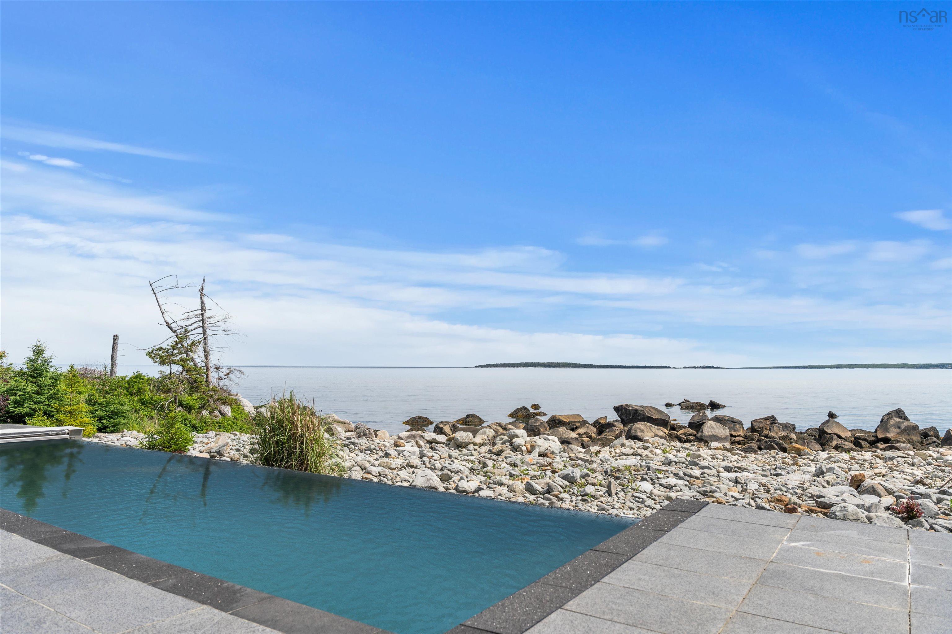 $1,990,000.00: 6999 Highway 3, Hunts Point