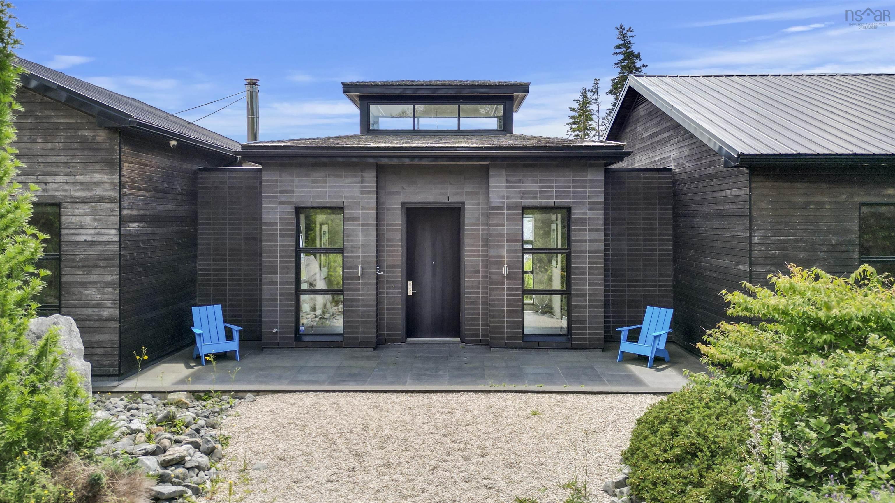 $1,990,000.00: 6999 Highway 3, Hunts Point