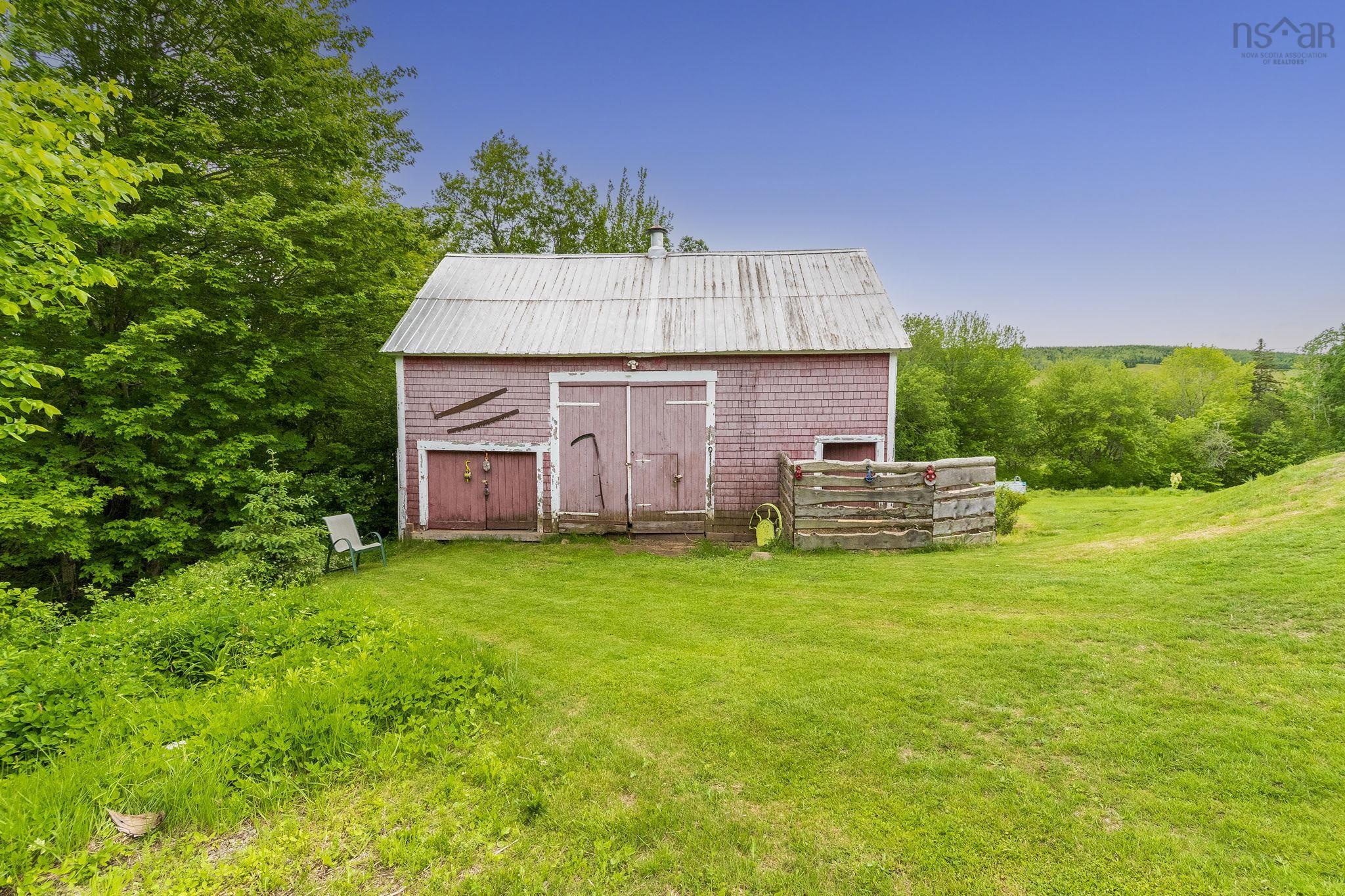 $219,900.00: 535 E River East Side Road, Glencoe