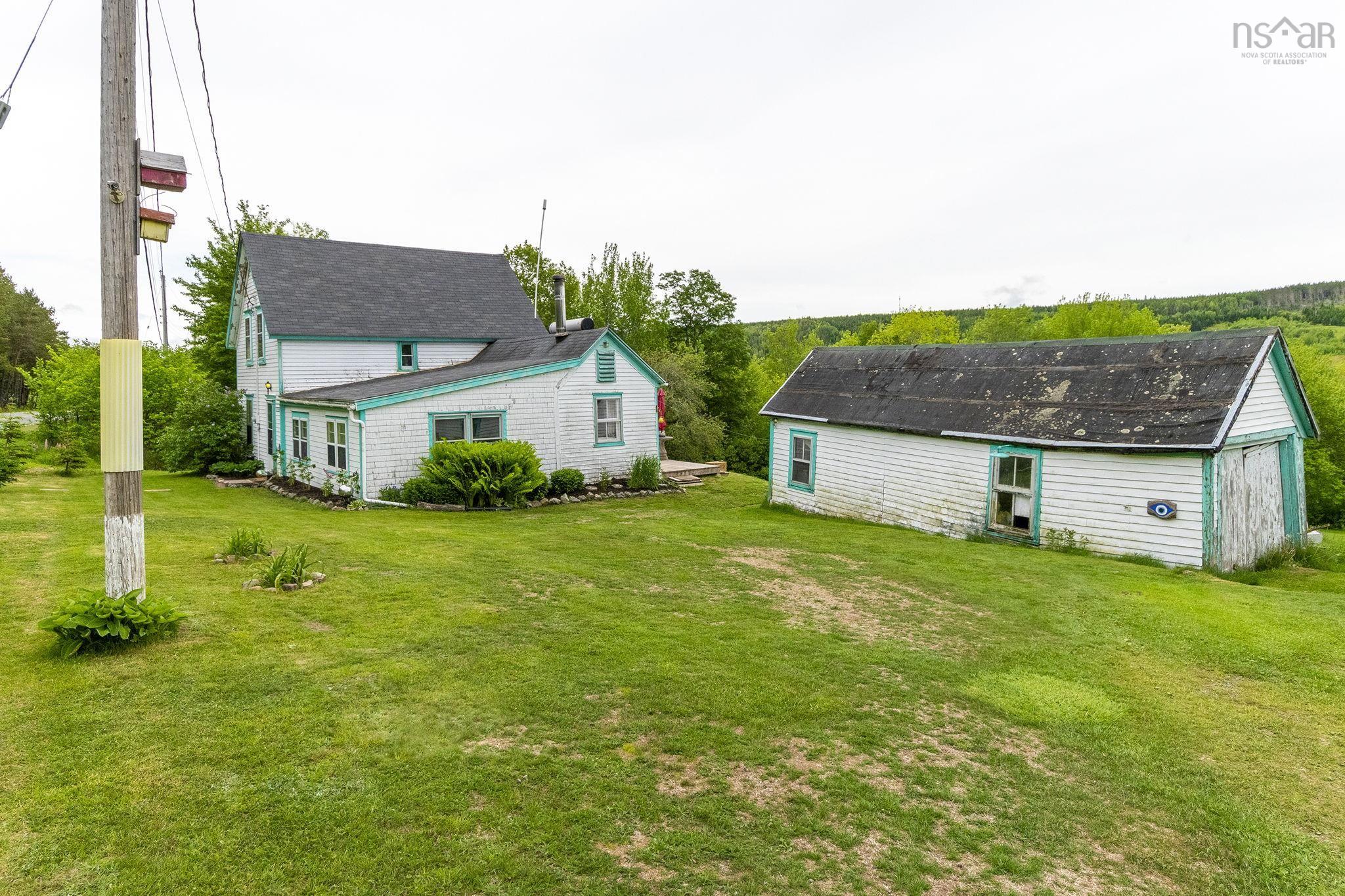 $219,900.00: 535 E River East Side Road, Glencoe