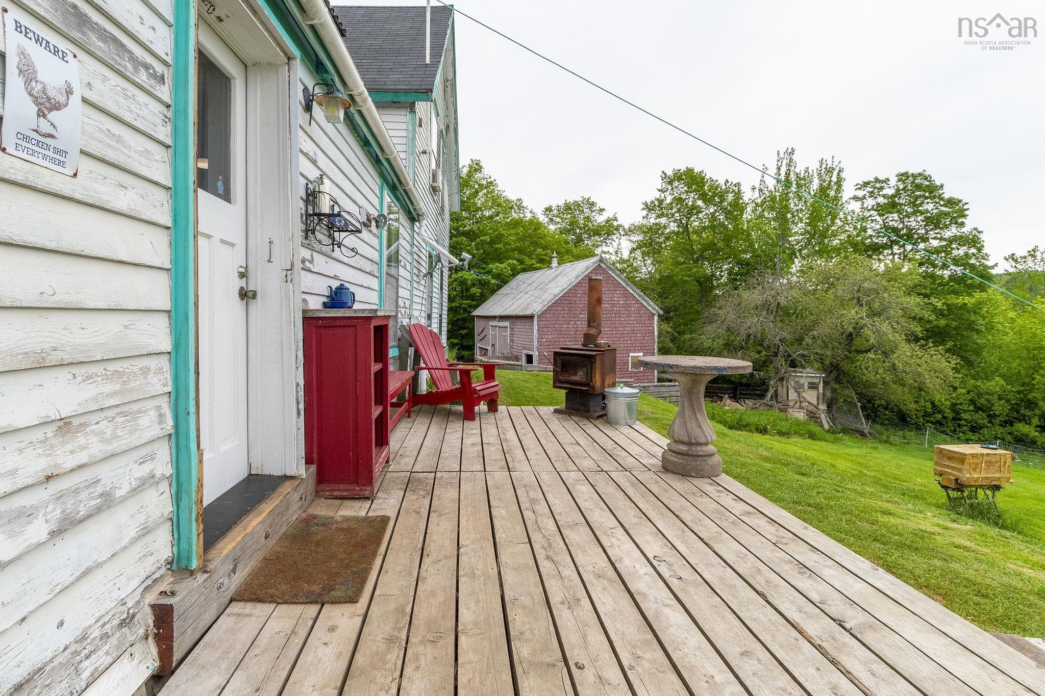 $219,900.00: 535 E River East Side Road, Glencoe