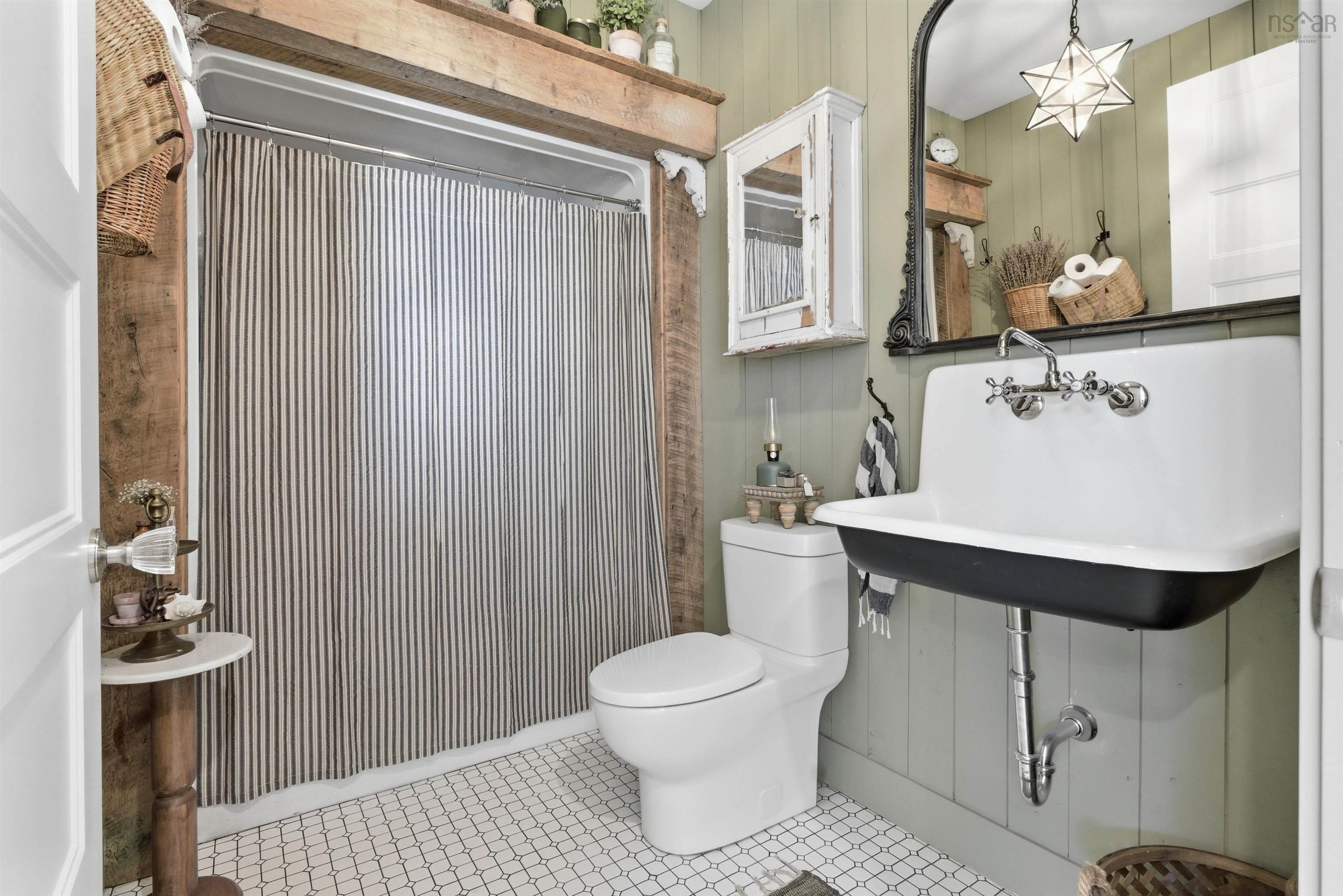 $3,550,000.00: 19 Seashore Lane, Blandford