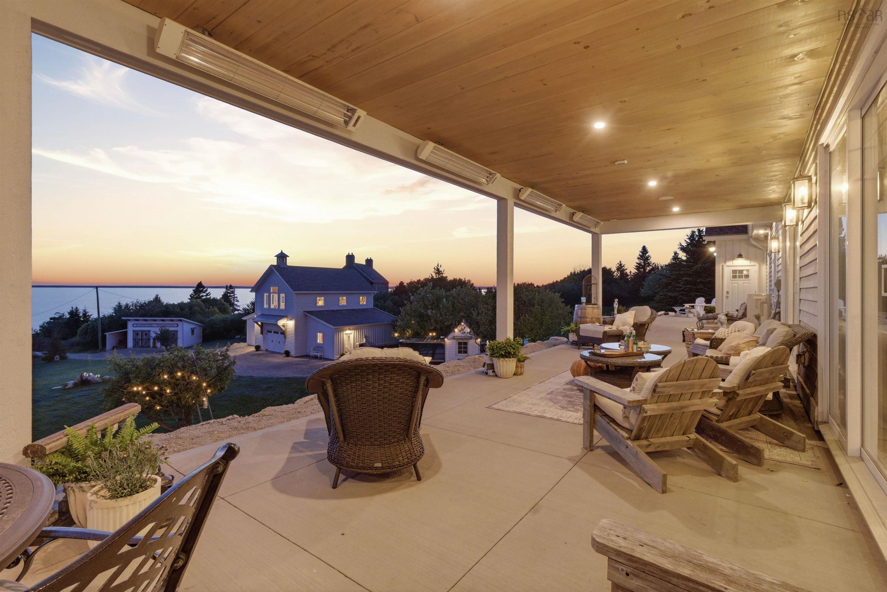 $3,550,000.00: 19 Seashore Lane, Blandford