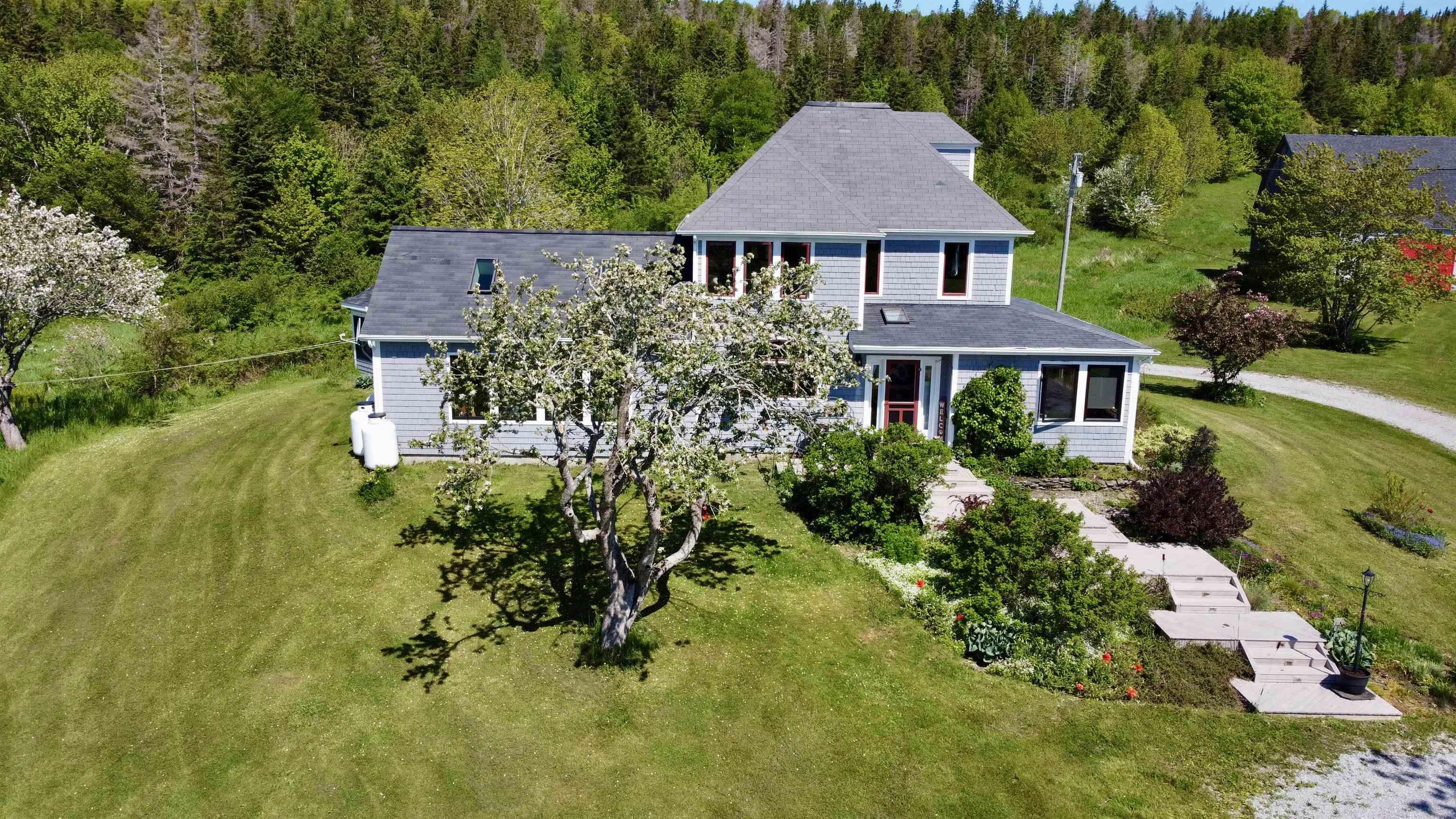 $719,900.00: 450 Hillsdale Road, Sandfield