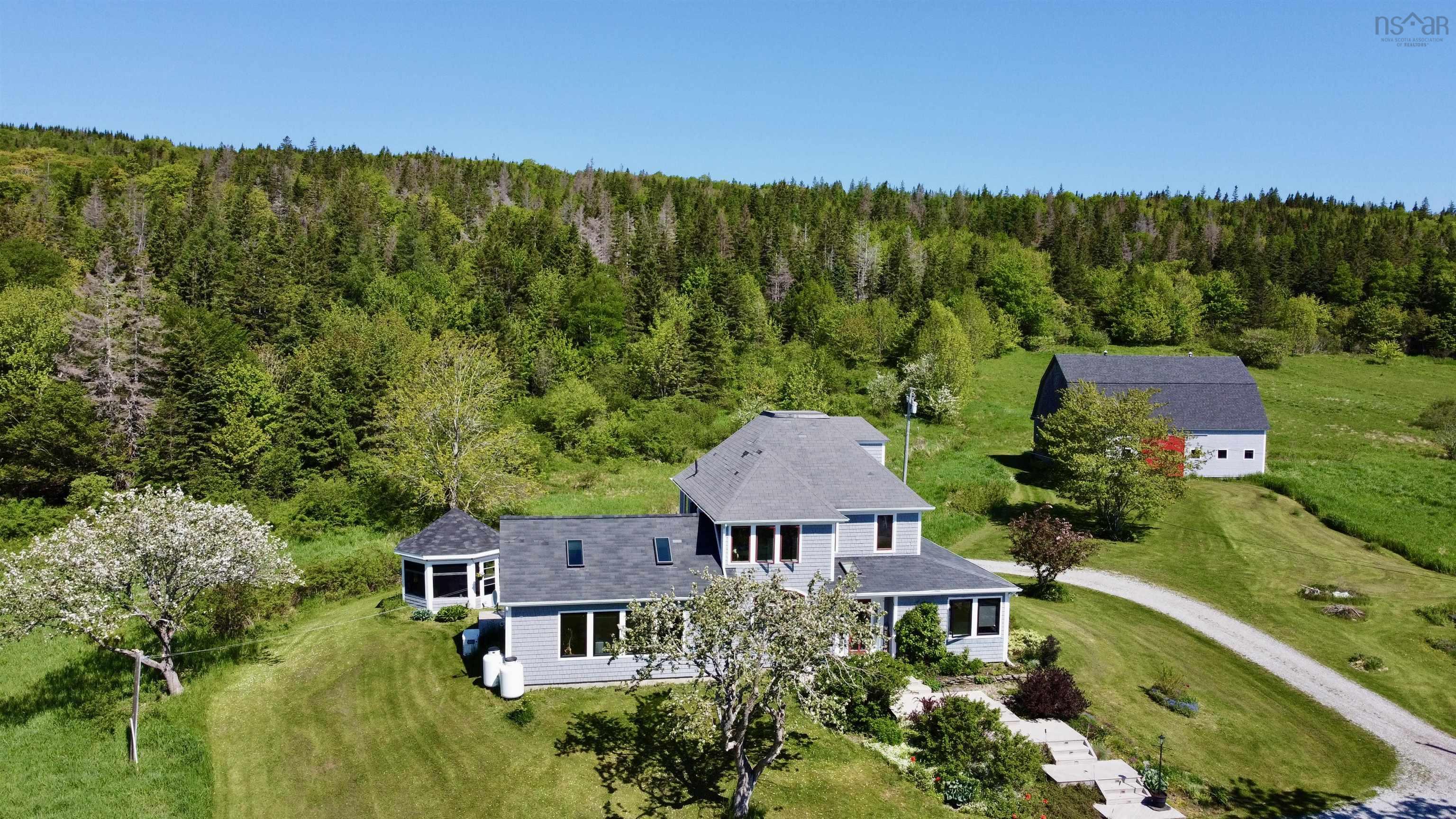 $719,900.00: 450 Hillsdale Road, Sandfield
