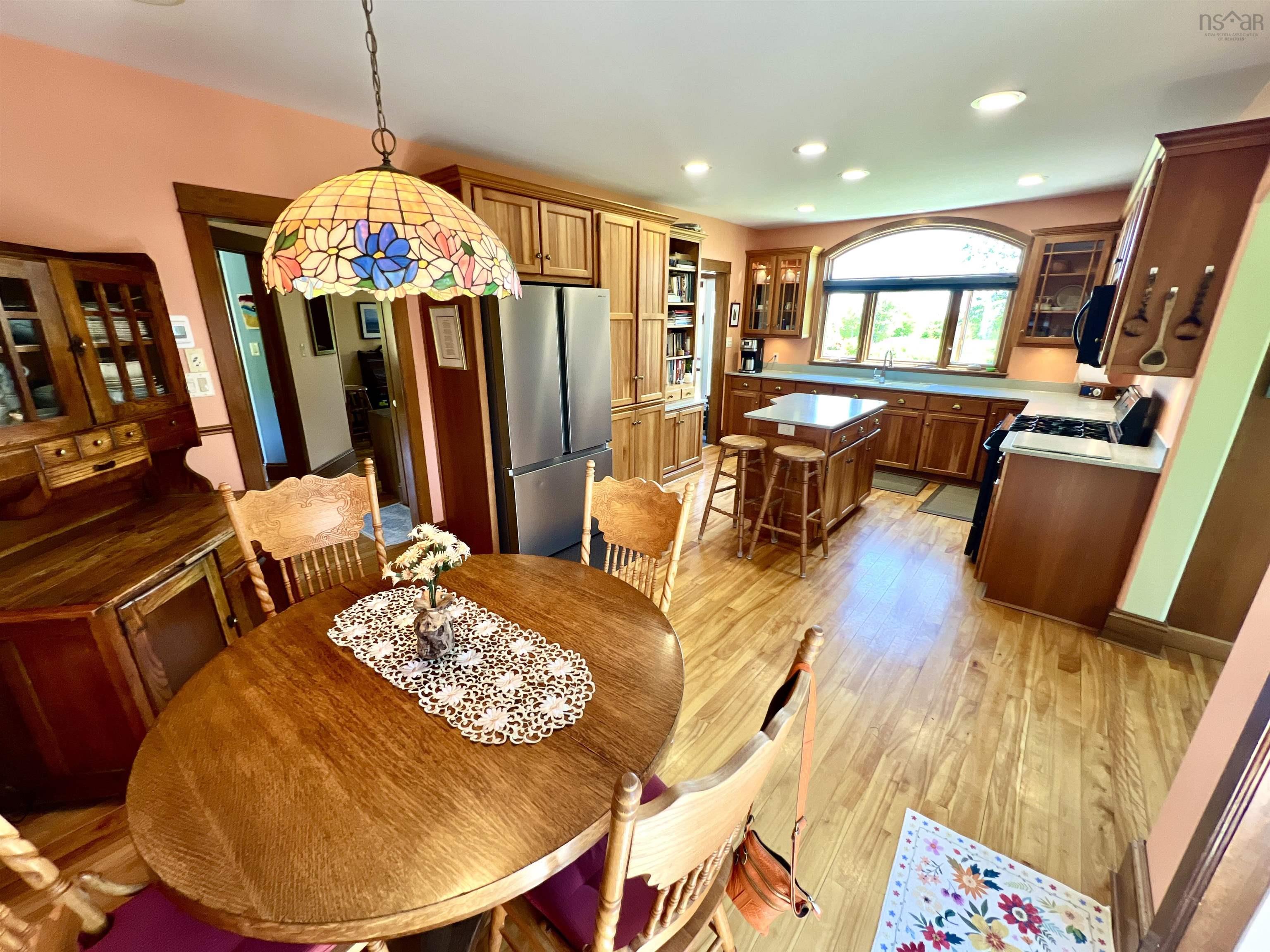 $719,900.00: 450 Hillsdale Road, Sandfield