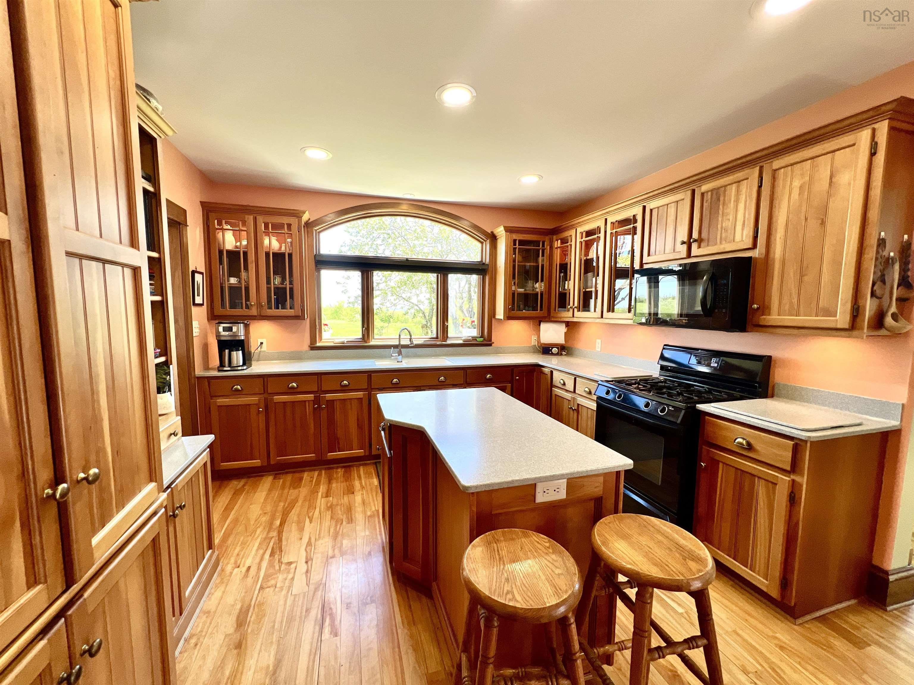 $719,900.00: 450 Hillsdale Road, Sandfield