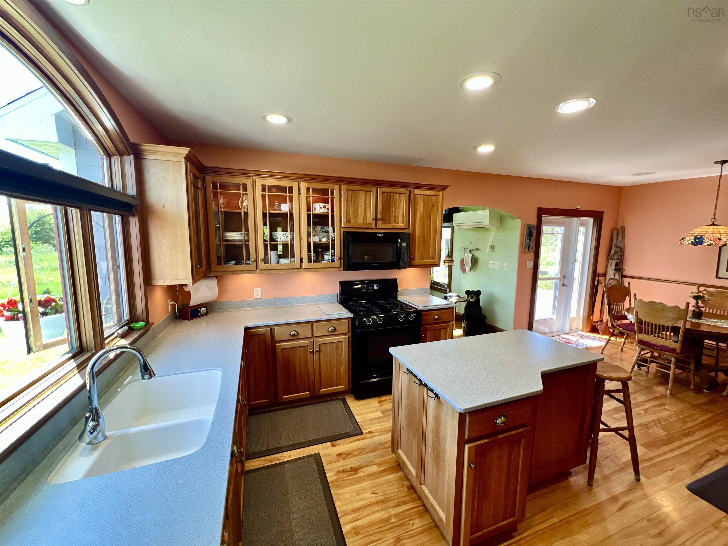 $719,900.00: 450 Hillsdale Road, Sandfield