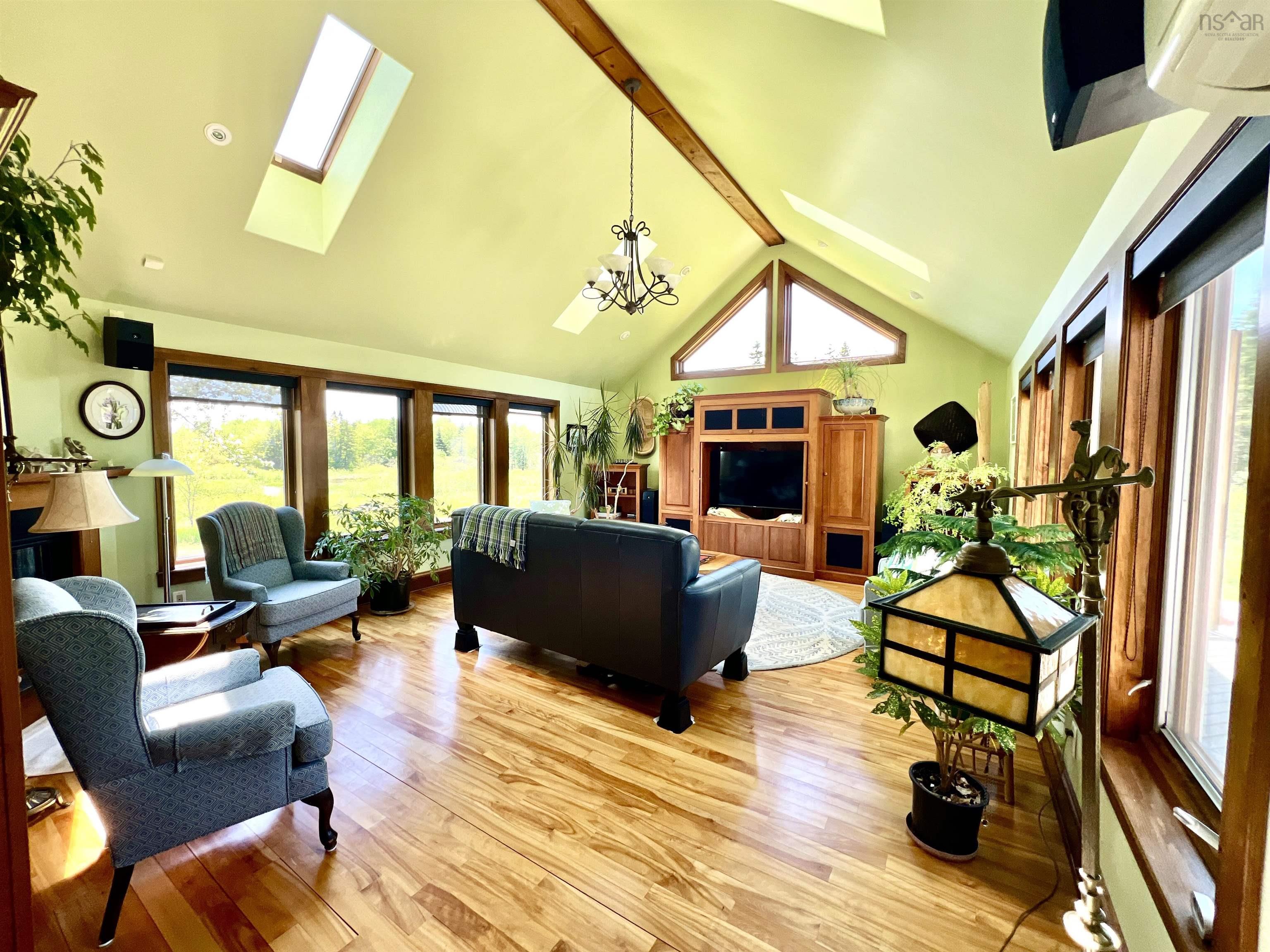 $719,900.00: 450 Hillsdale Road, Sandfield