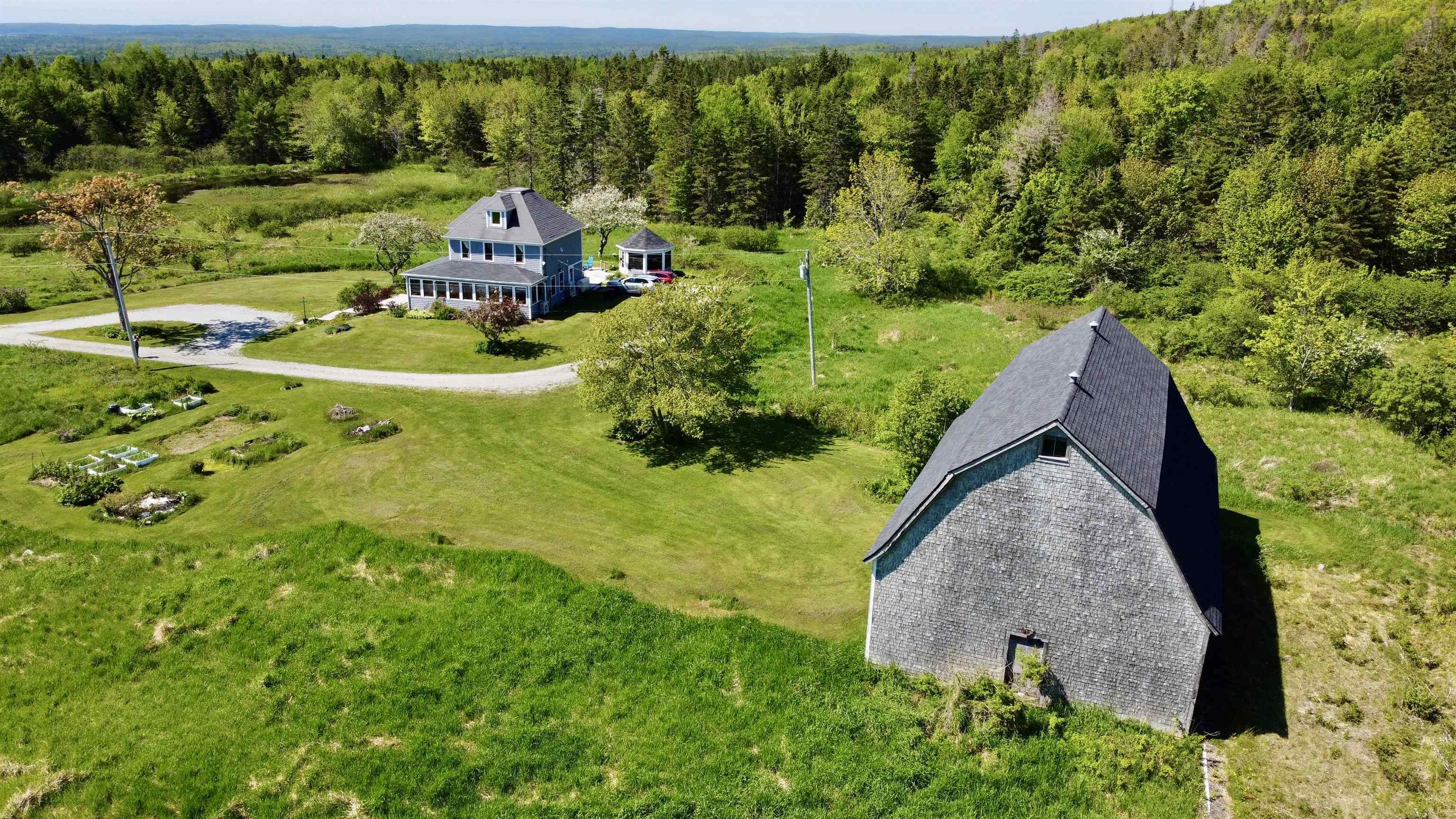 $719,900.00: 450 Hillsdale Road, Sandfield