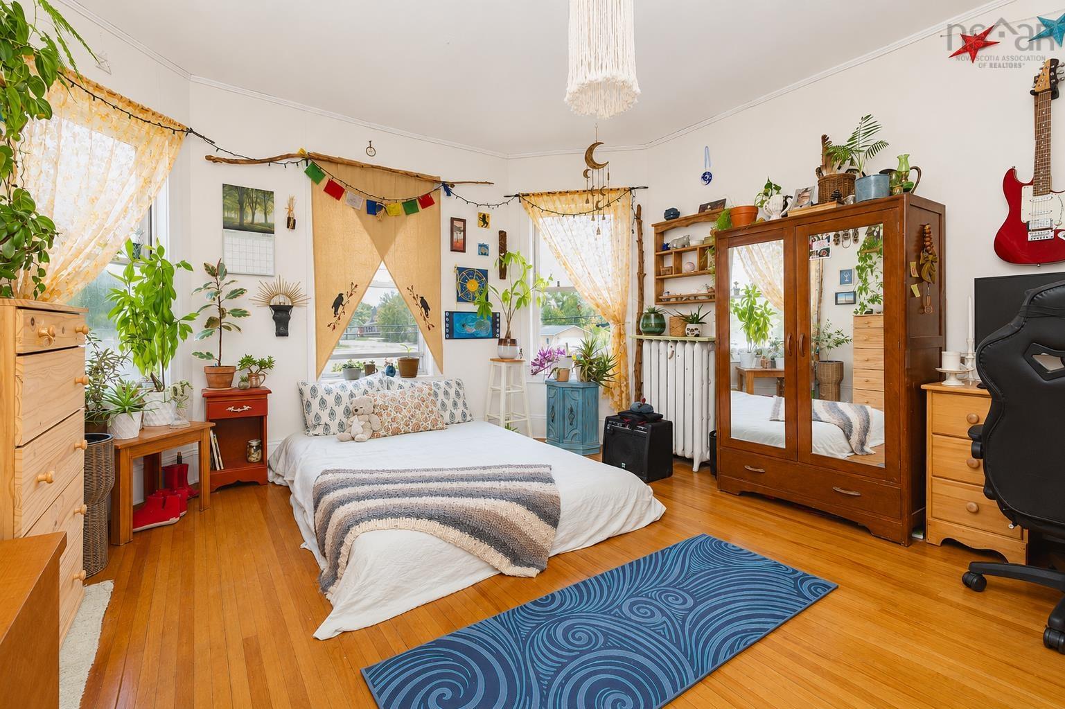 $312,000.00: 147 Howe Street, Sydney