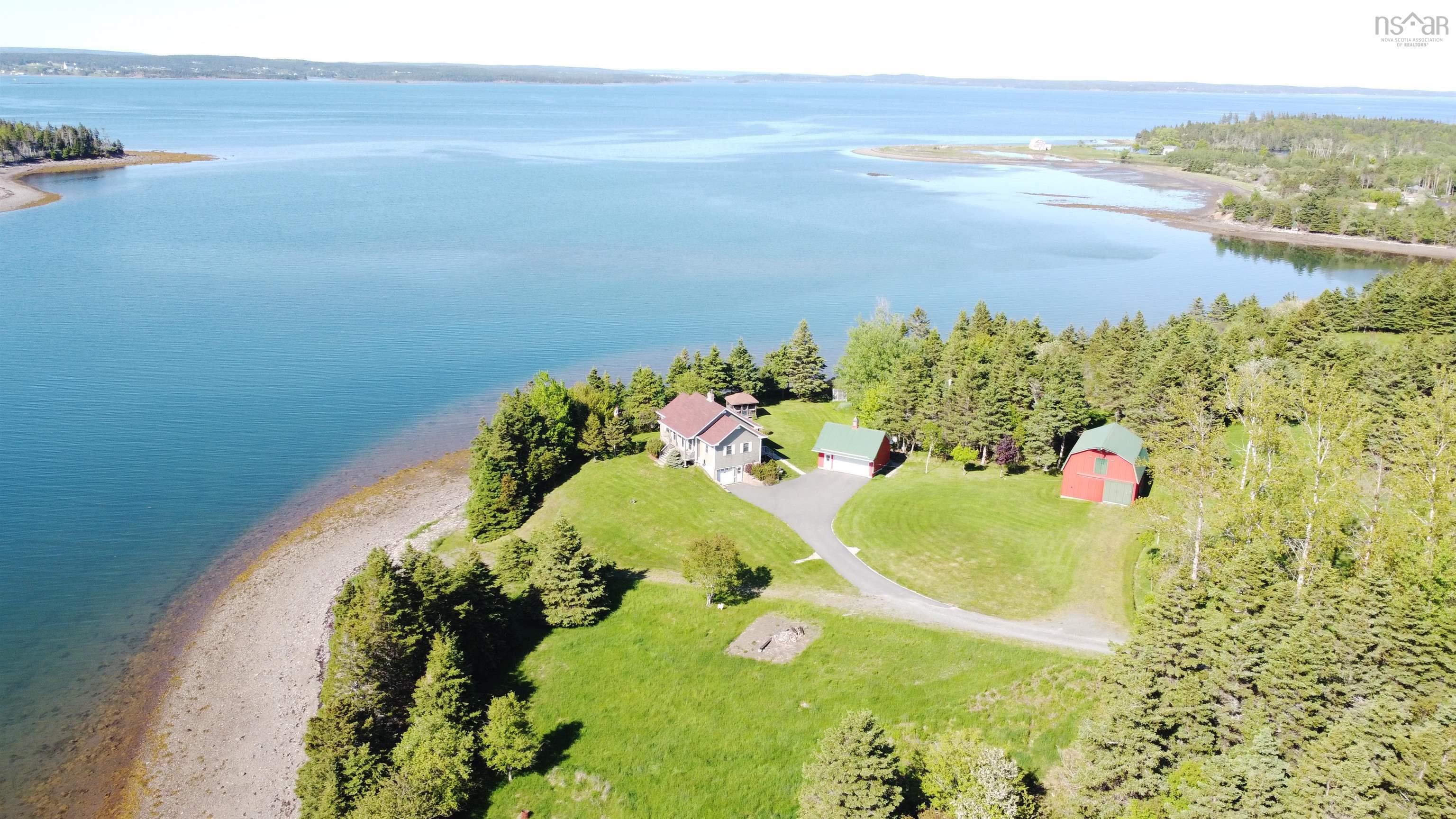 $950,000.00: 11 Cap La Ronde, D'Escousse