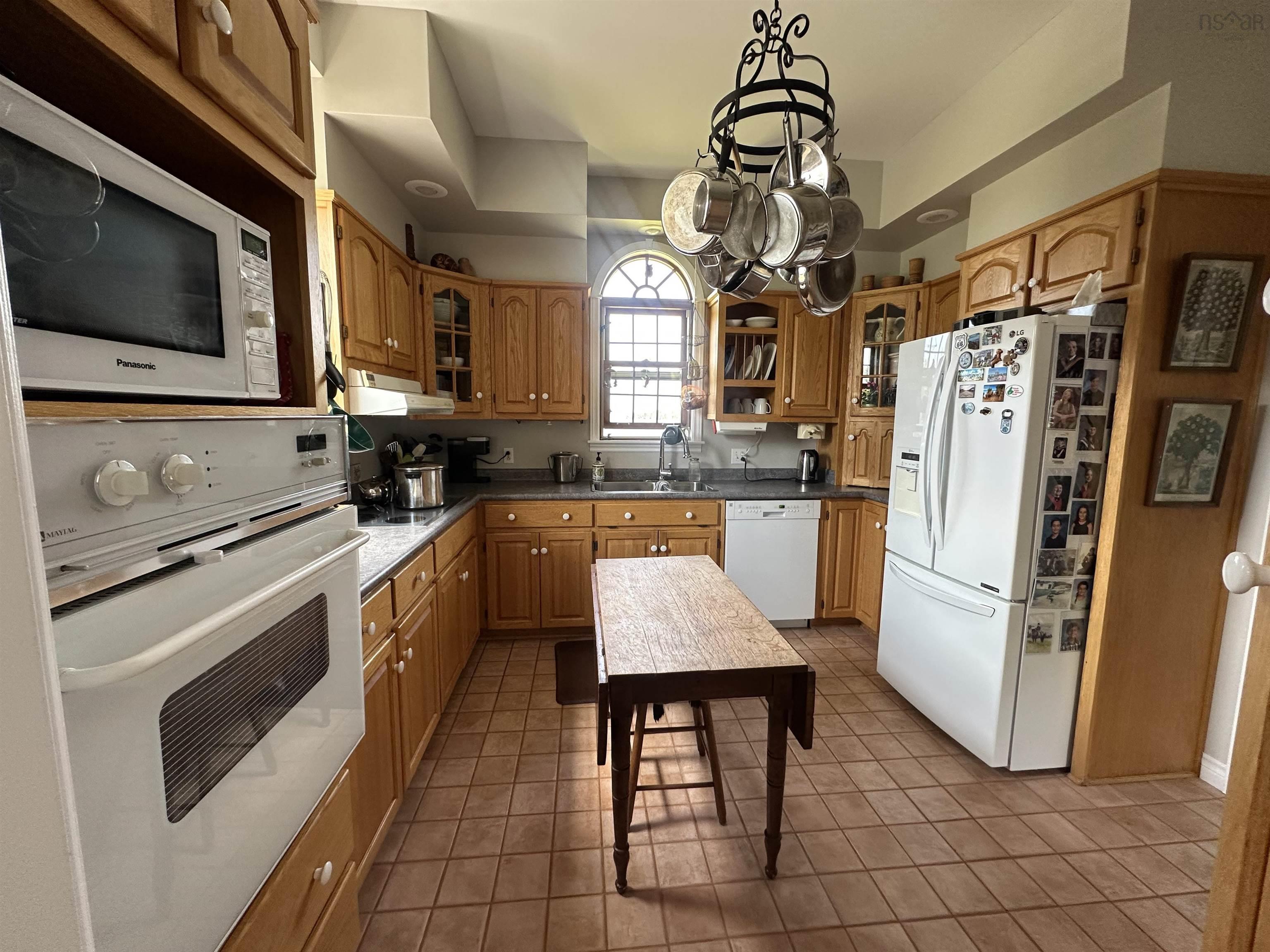 $950,000.00: 11 Cap La Ronde, D