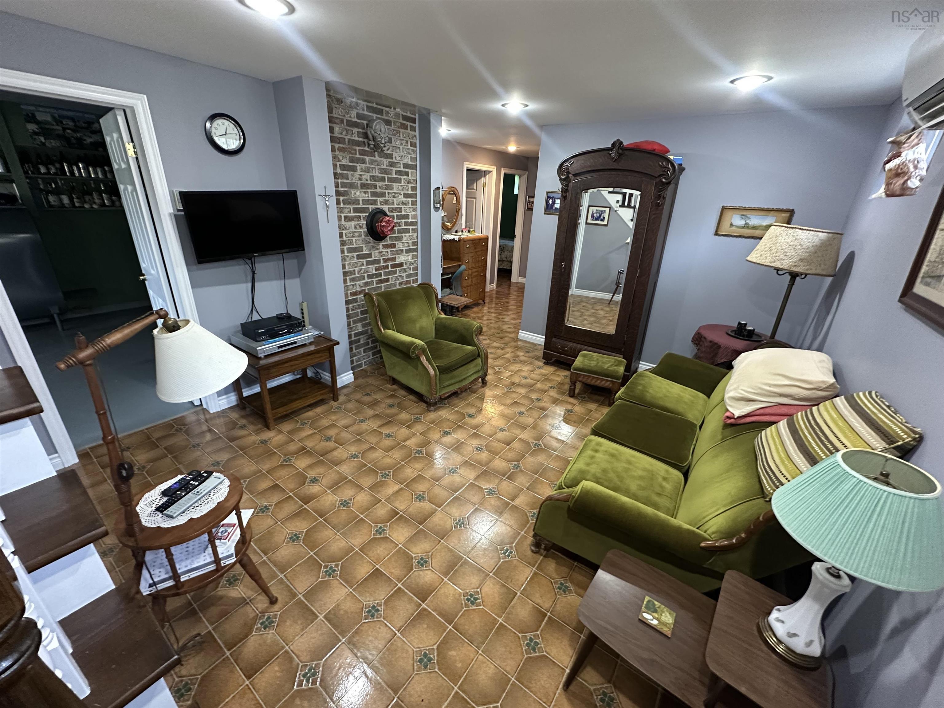 $950,000.00: 11 Cap La Ronde, D