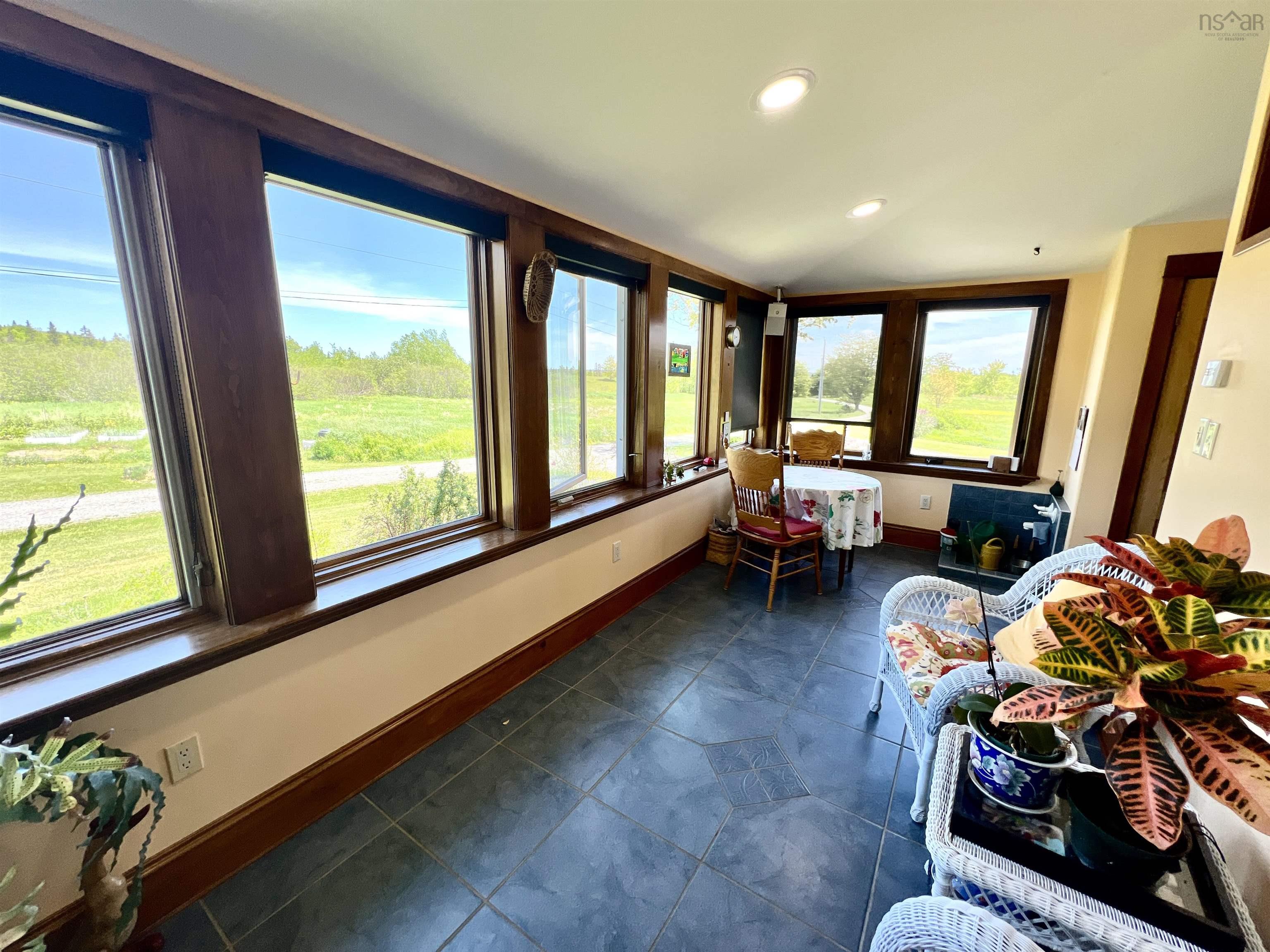 $719,900.00: 450 Hillsdale Road, Sandfield