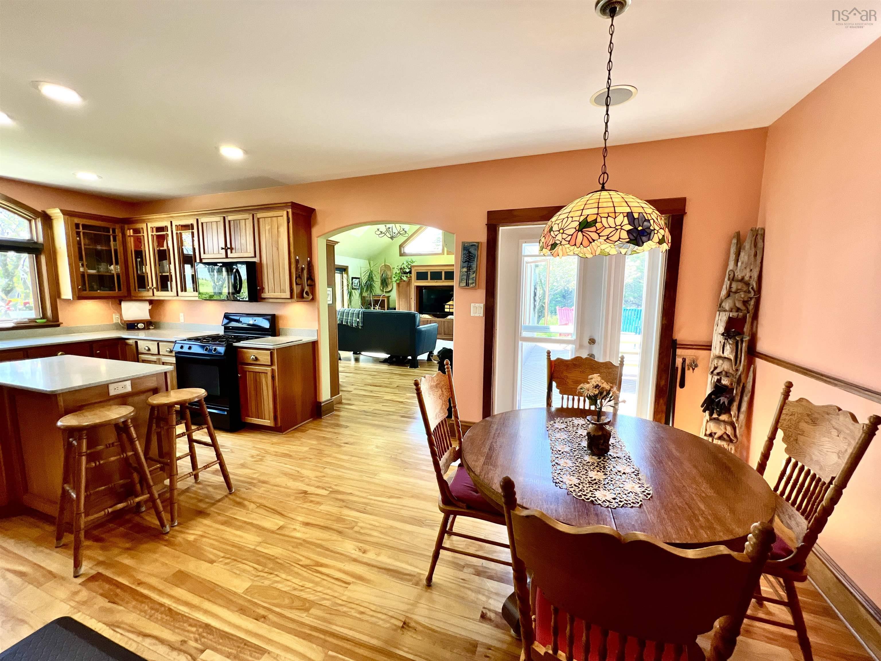 $719,900.00: 450 Hillsdale Road, Sandfield