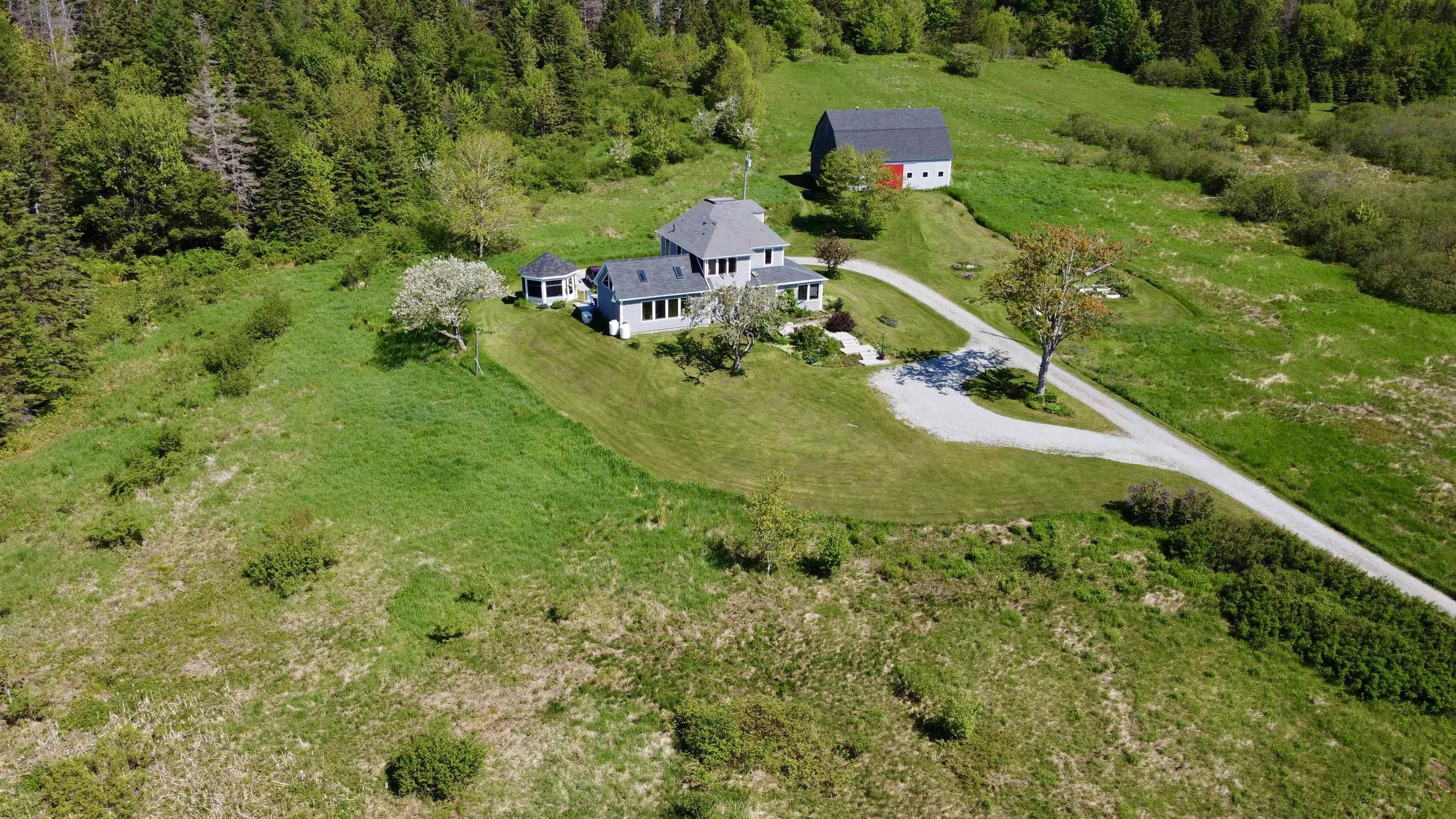 $719,900.00: 450 Hillsdale Road, Sandfield