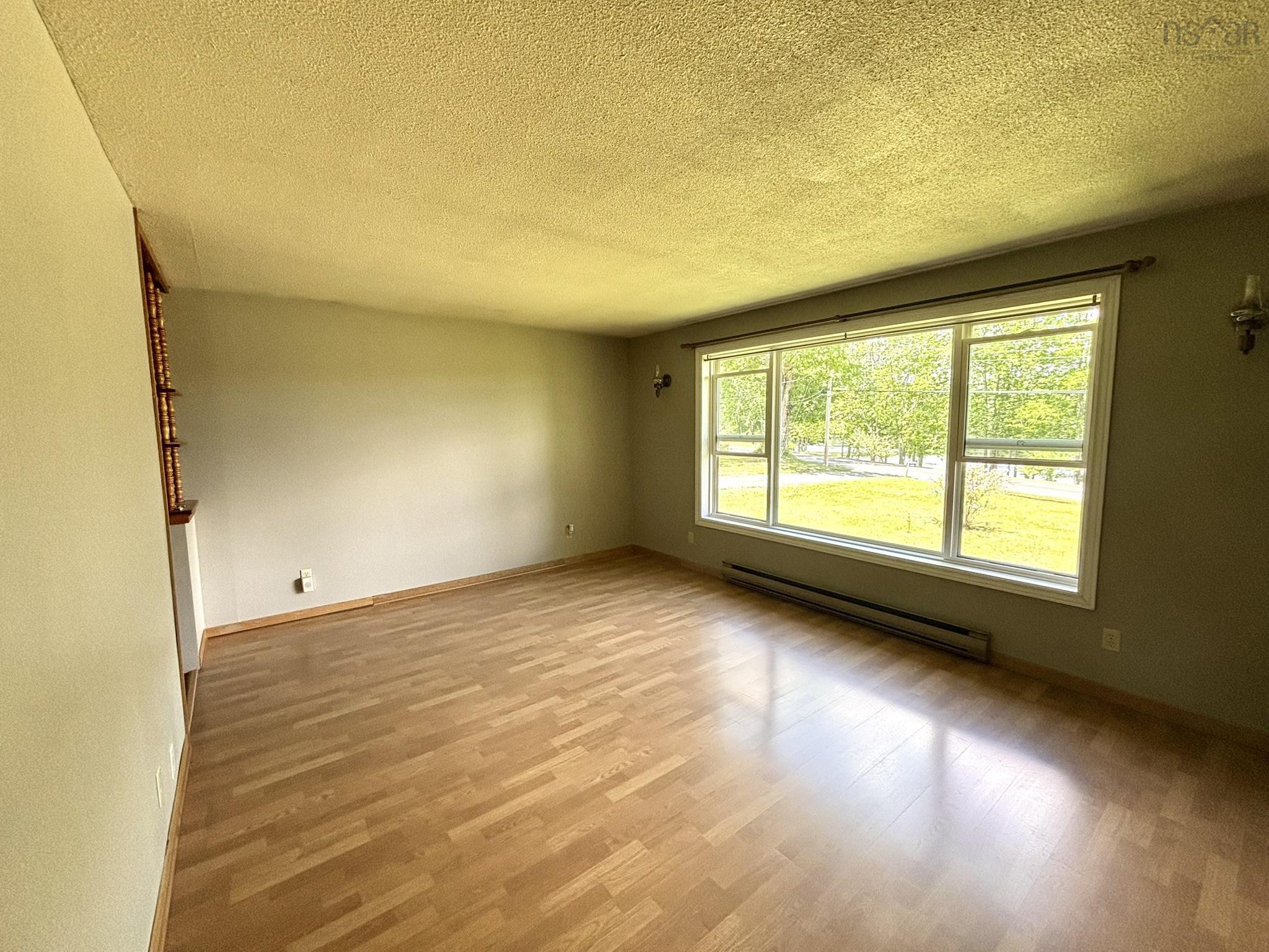 $325,000.00: 436 West Street, Milton
