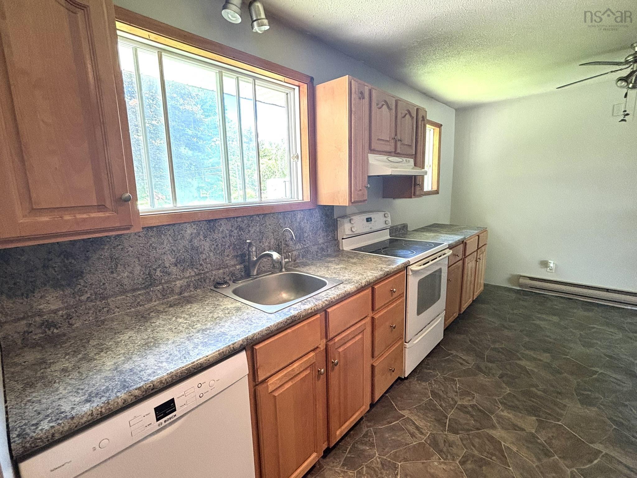 $325,000.00: 436 West Street, Milton