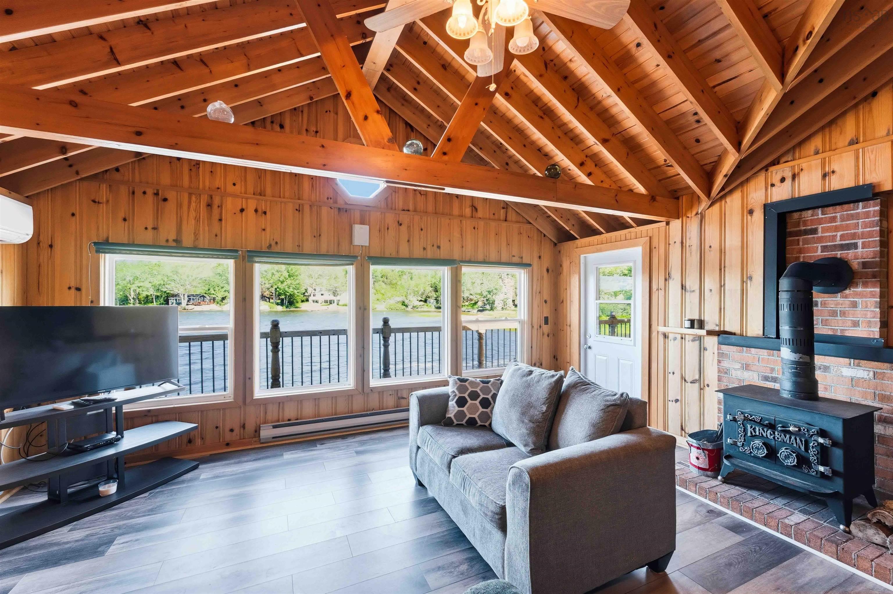 $399,900.00: 31 Lake Shore Drive, North Range