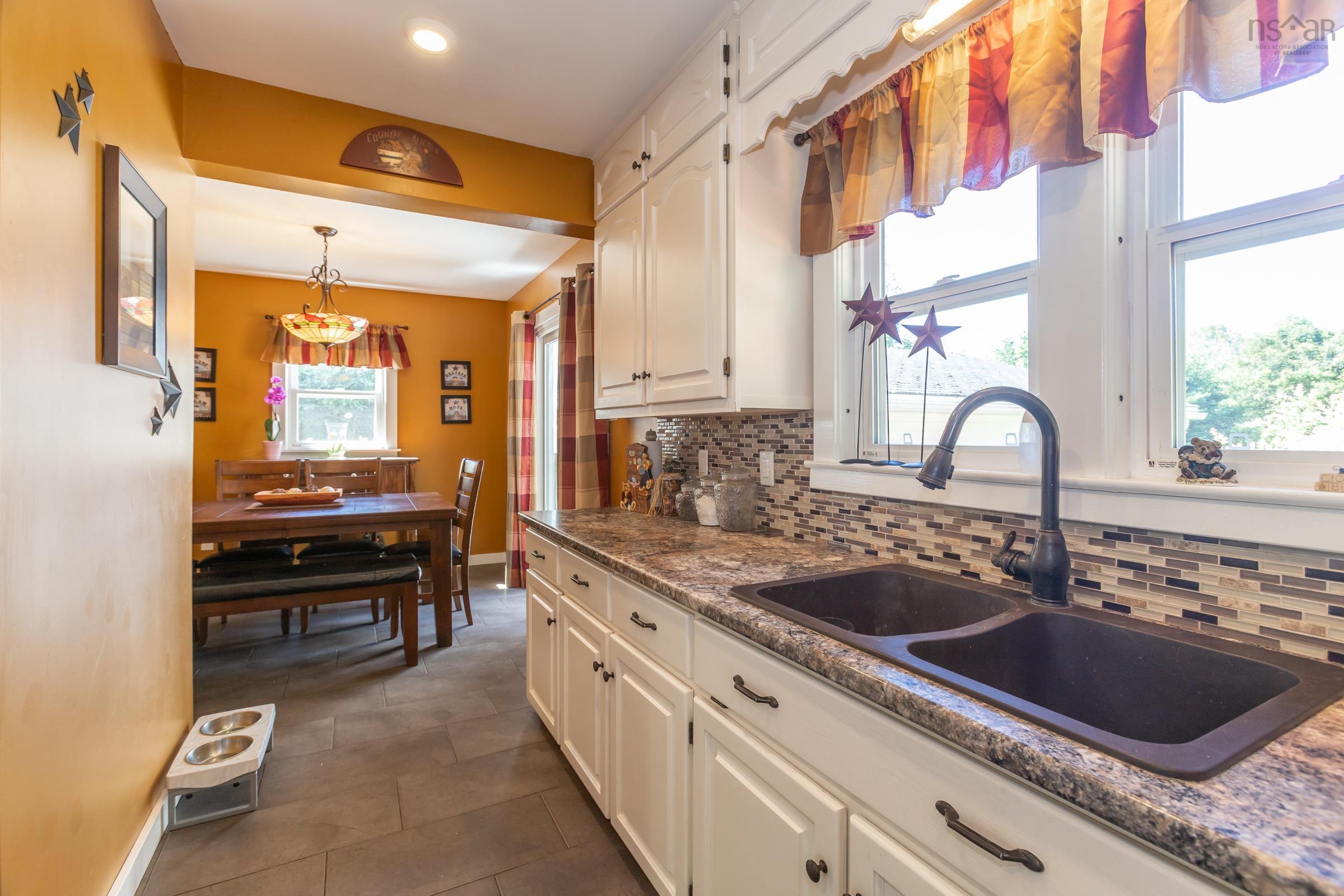 $359,500.00: 93 School Street, Middleton