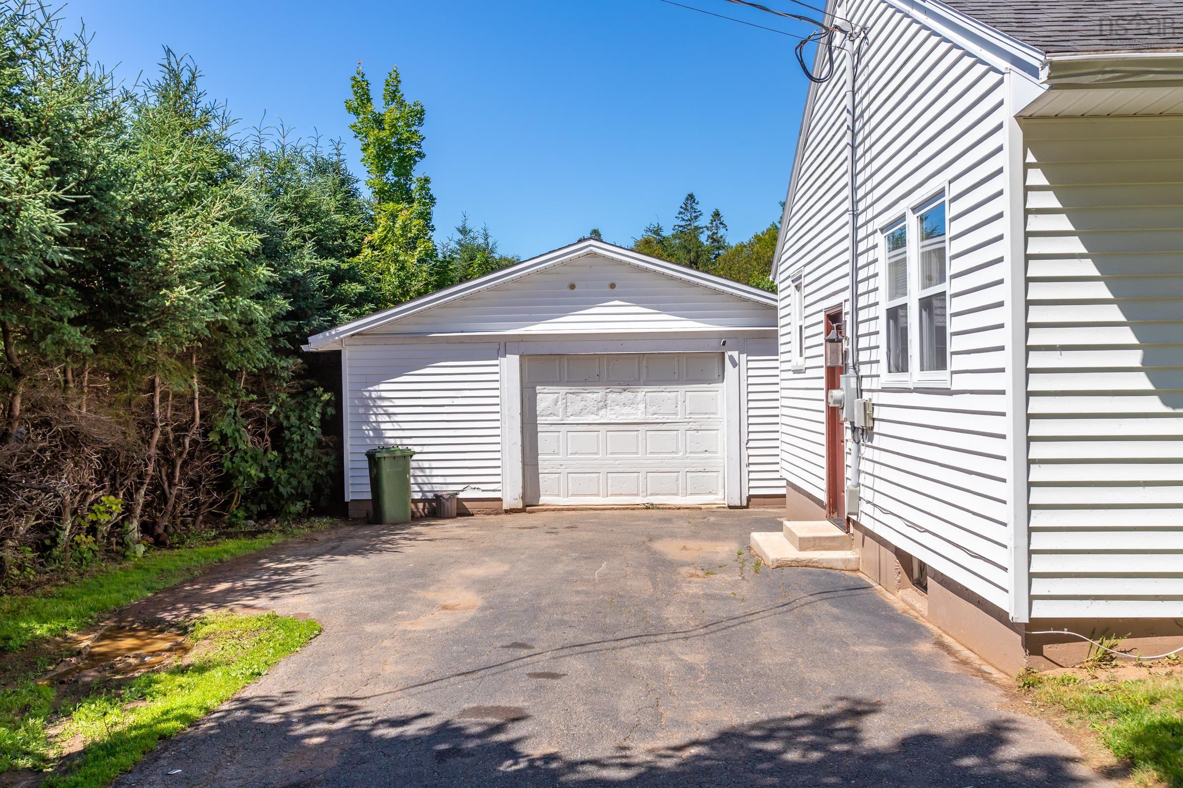 $359,500.00: 93 School Street, Middleton
