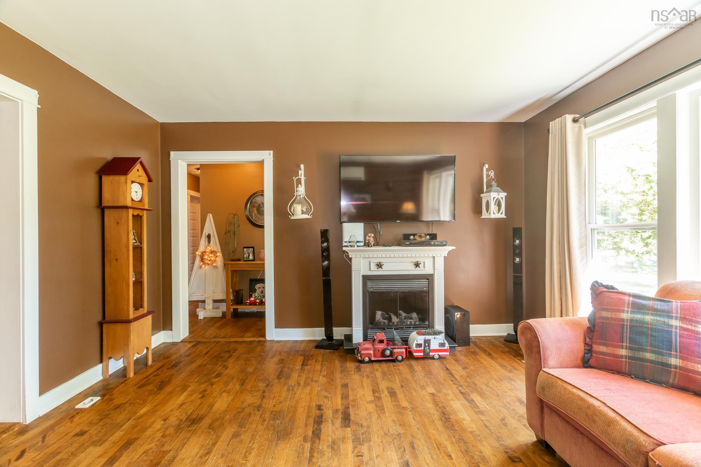 $359,500.00: 93 School Street, Middleton