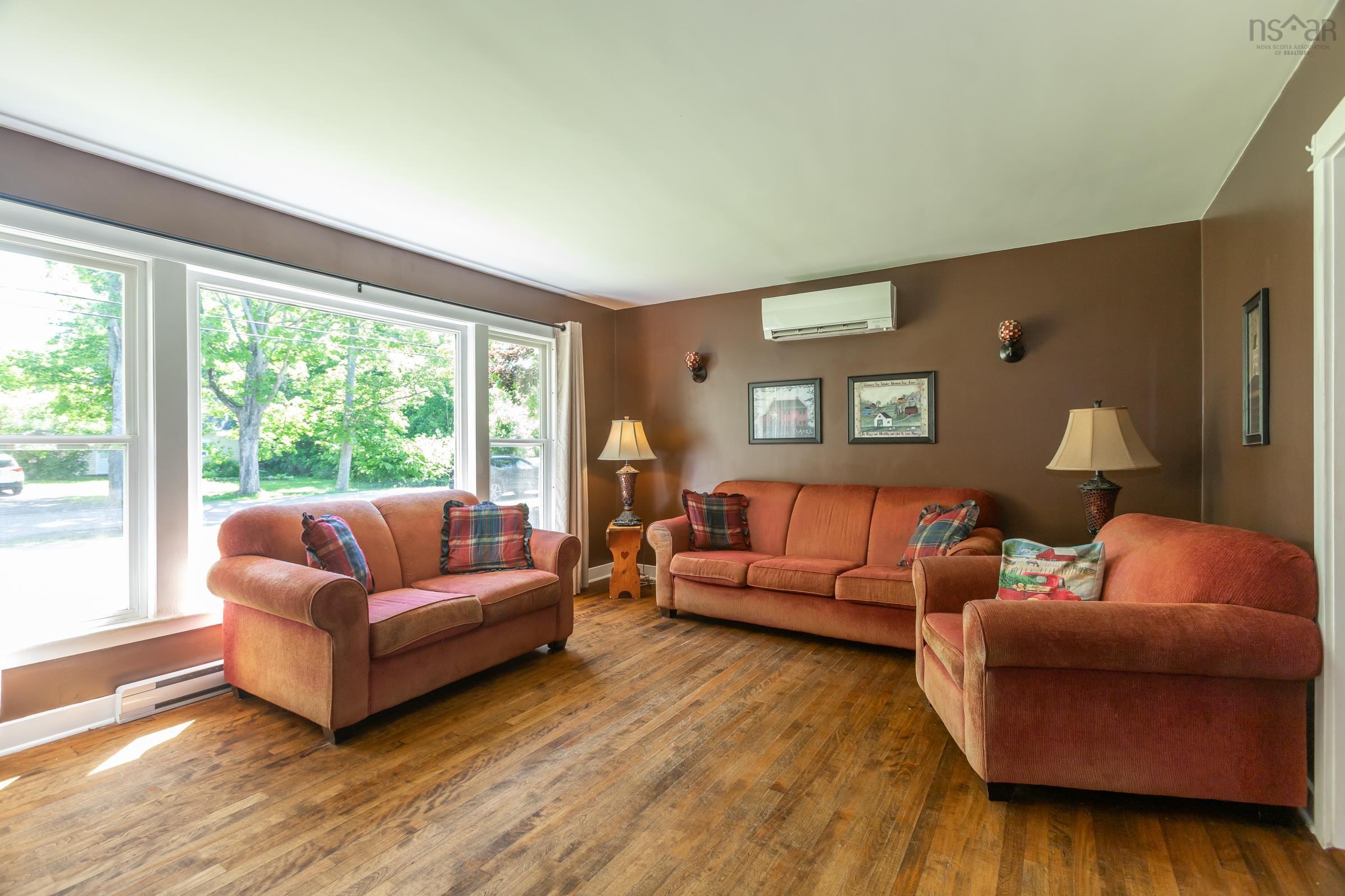$359,500.00: 93 School Street, Middleton