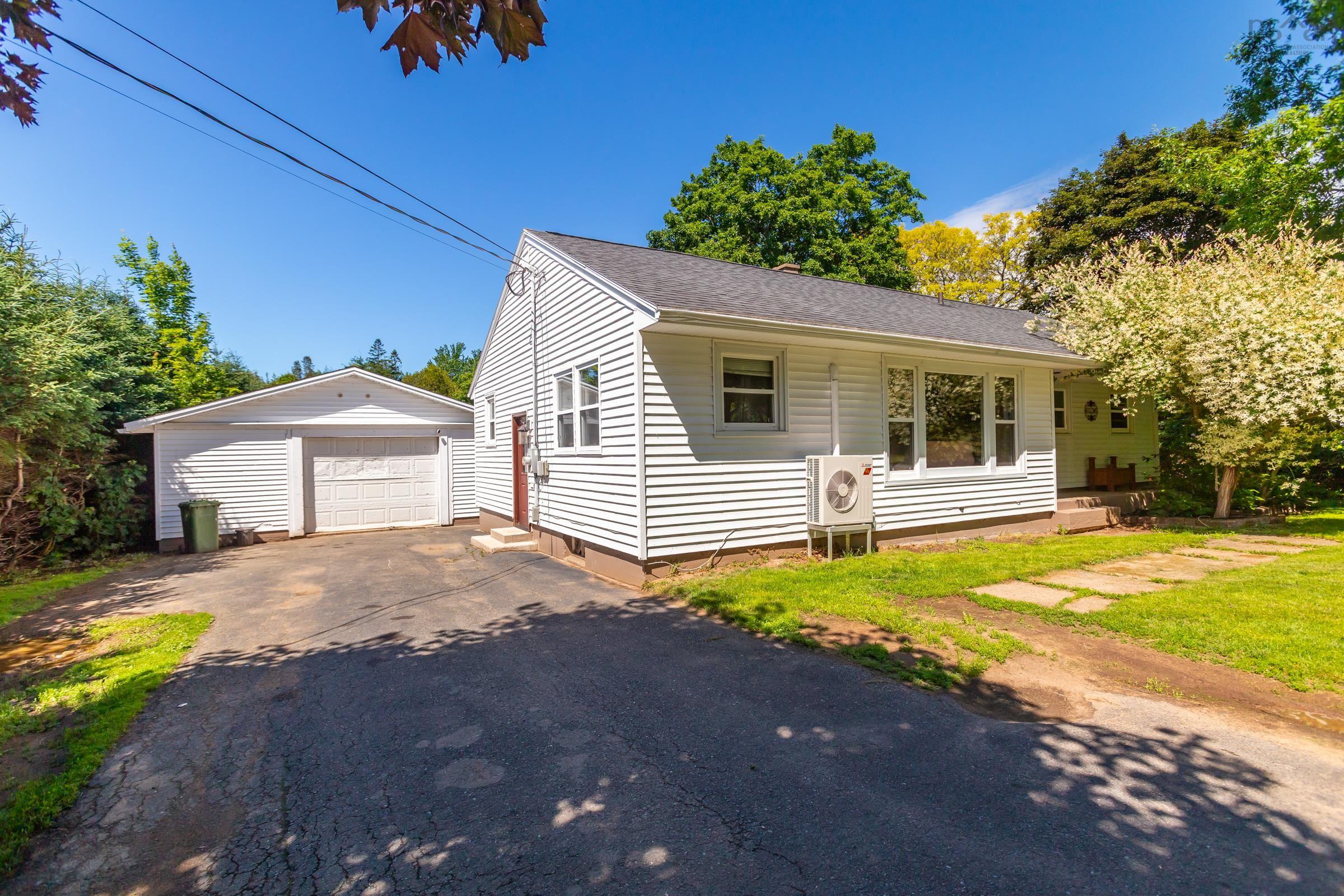 $359,500.00: 93 School Street, Middleton