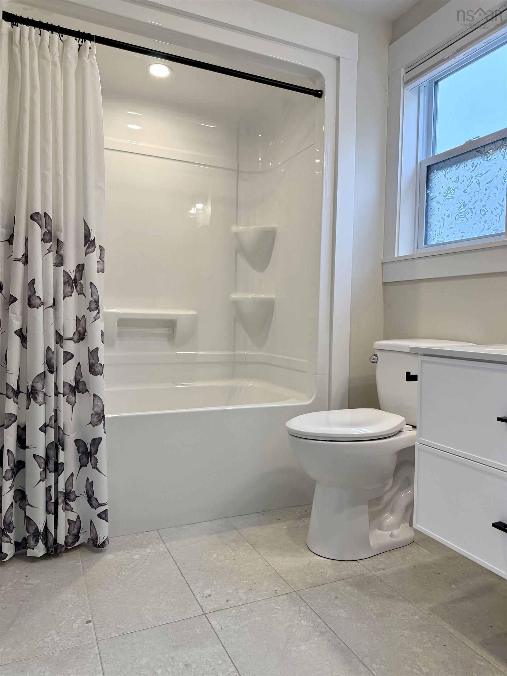 $274,900.00: 30 Fernwood Drive, Amherst